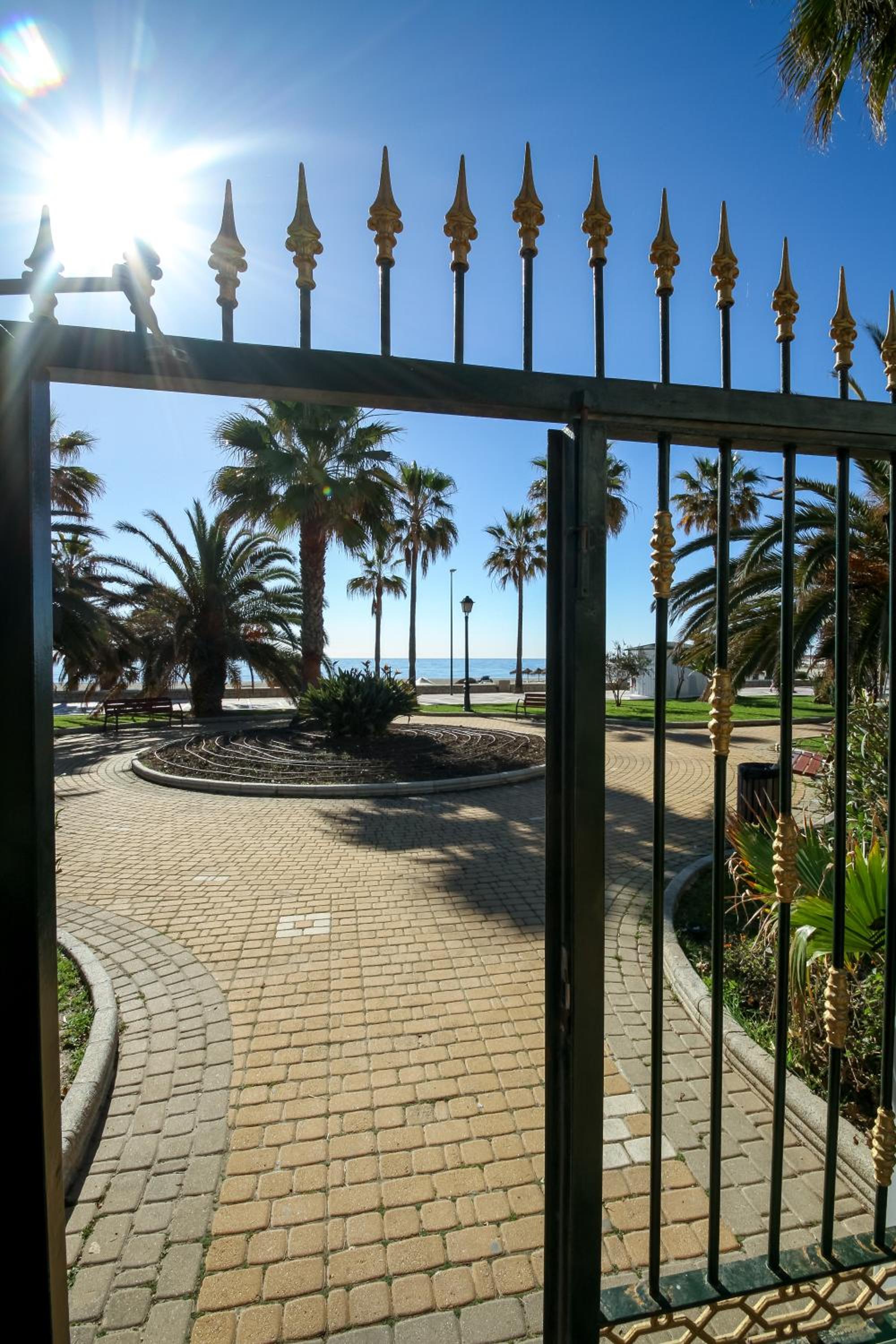 MARBELLA BANUS SUITES - Banus Playa Rocio Beachfront Complex