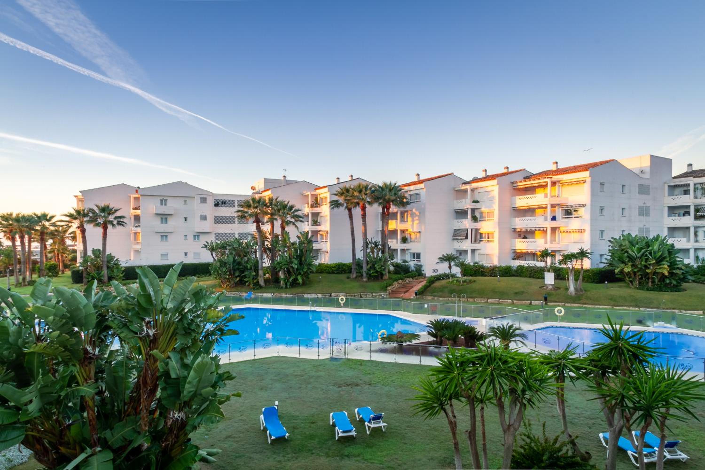 MARBELLA BANUS SUITES - Banus Playa Rocio Beachfront Complex