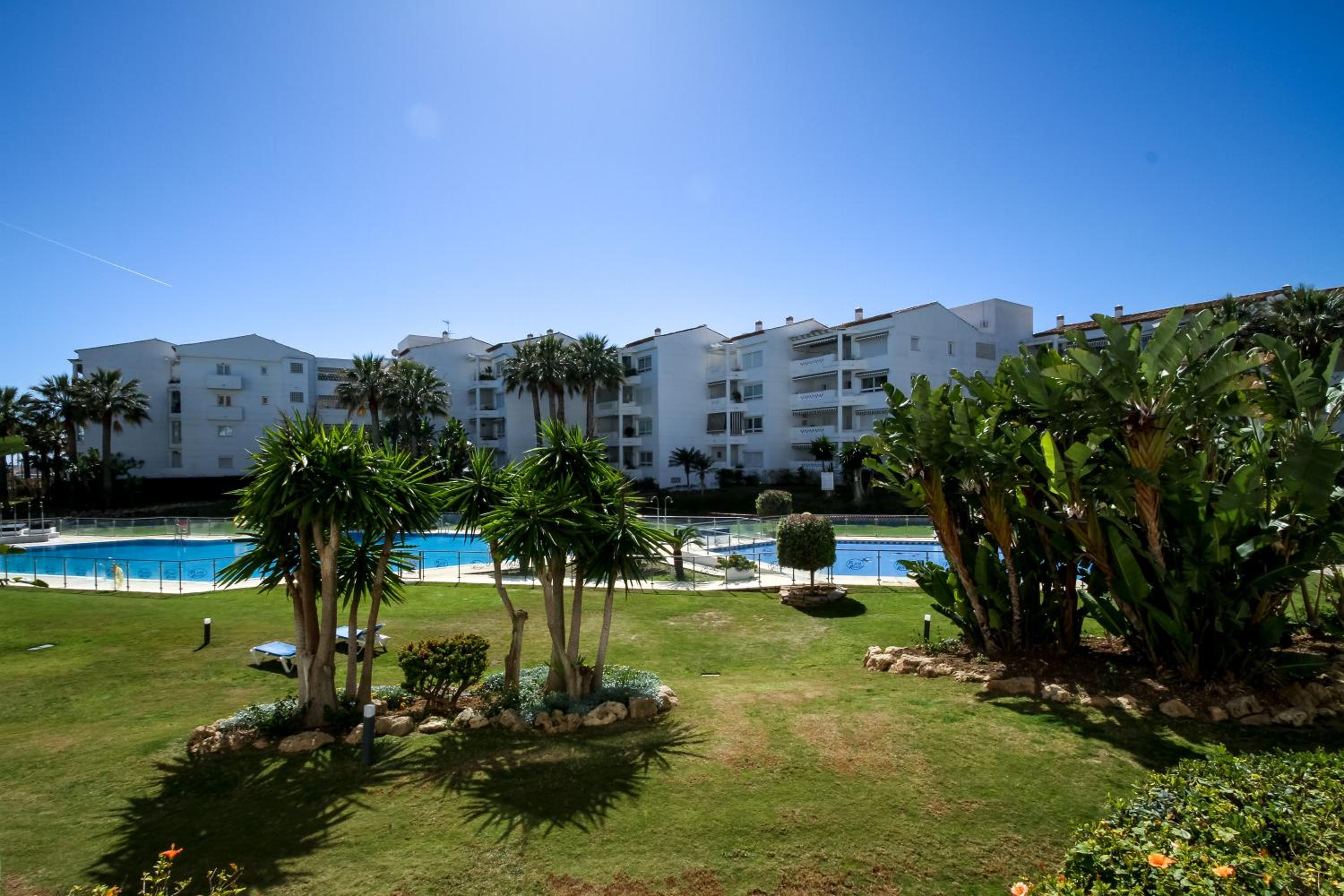 MARBELLA BANUS SUITES - Banus Playa Rocio Beachfront Complex