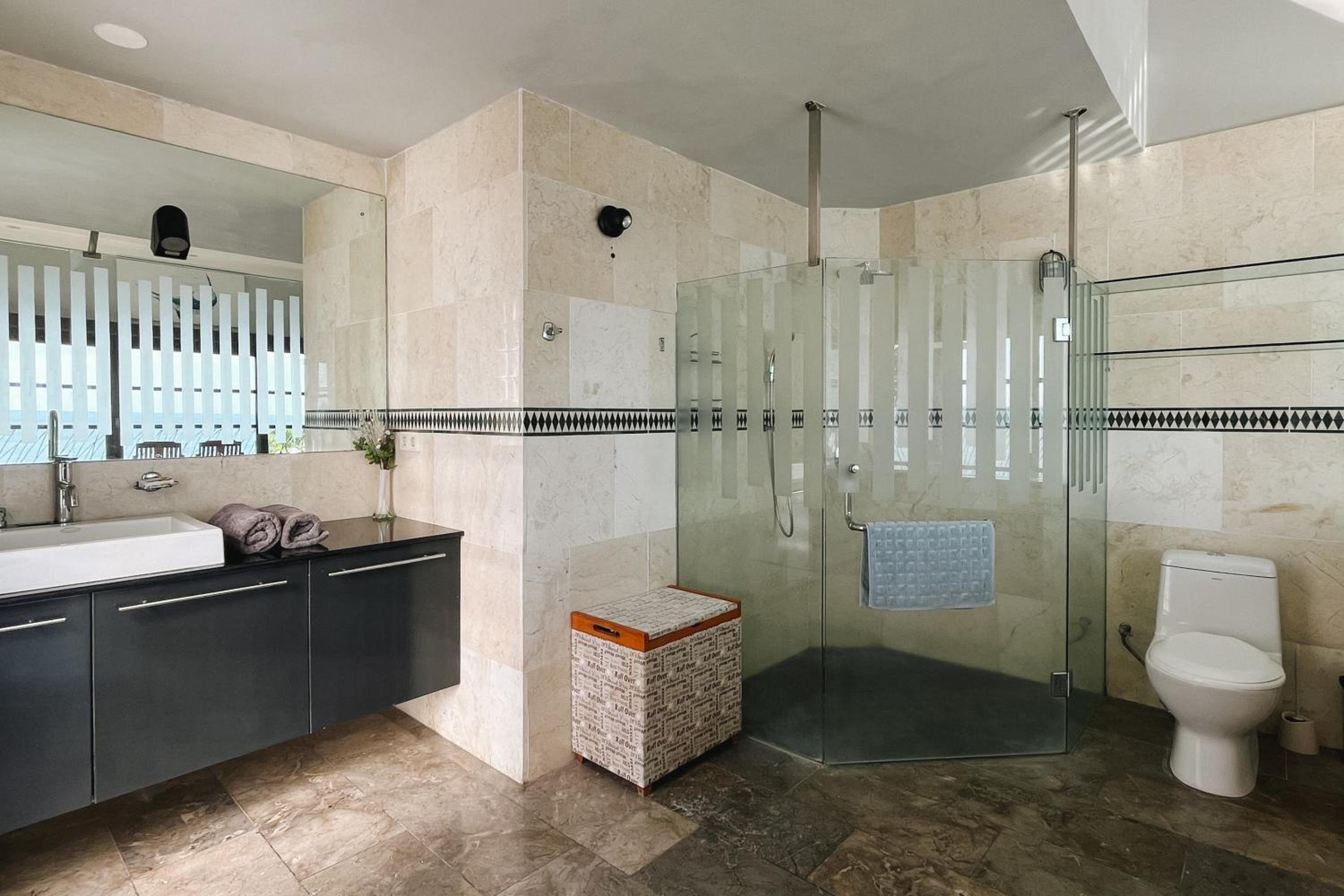 Blue Marlin 6-BR Villa Singaraja Bali