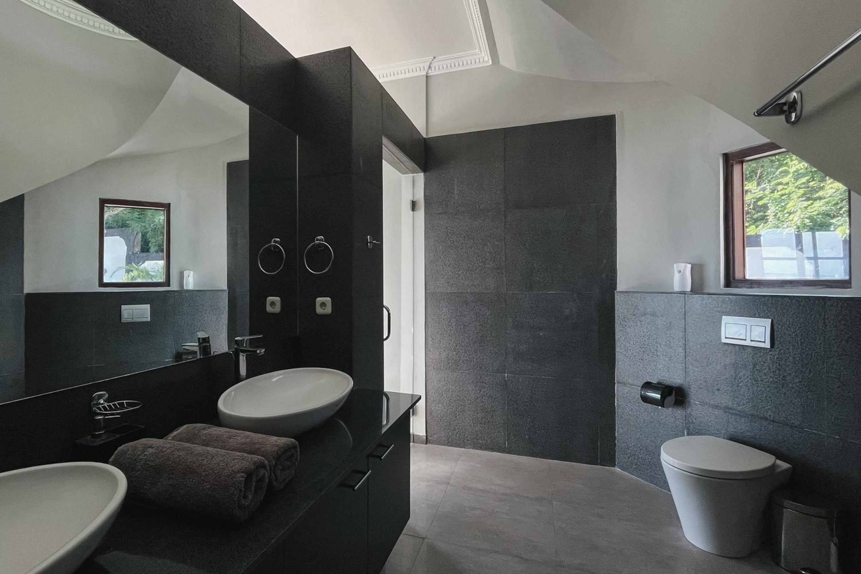 Blue Marlin 6-BR Villa Singaraja Bali
