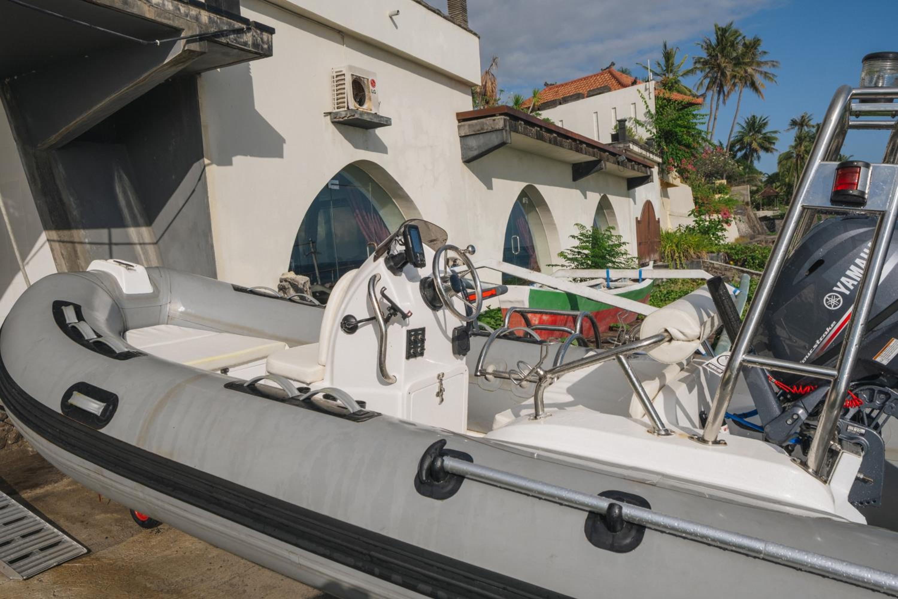 Blue Marlin 6-BR Villa Singaraja Bali