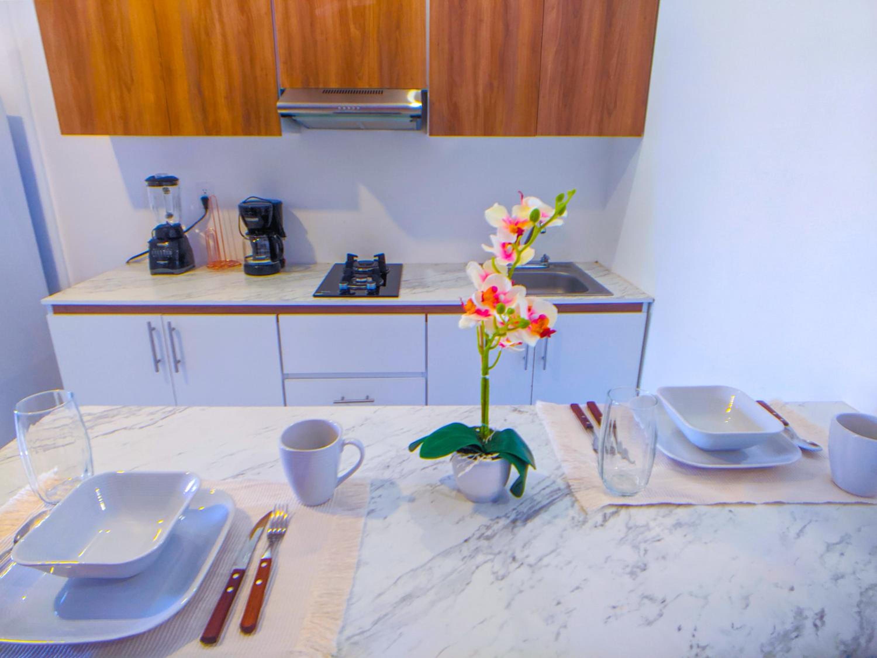 200m to Beach & 5th Ave Cozy & Peaceful Patio Suite AC Fast WiFi Great Value UVA15