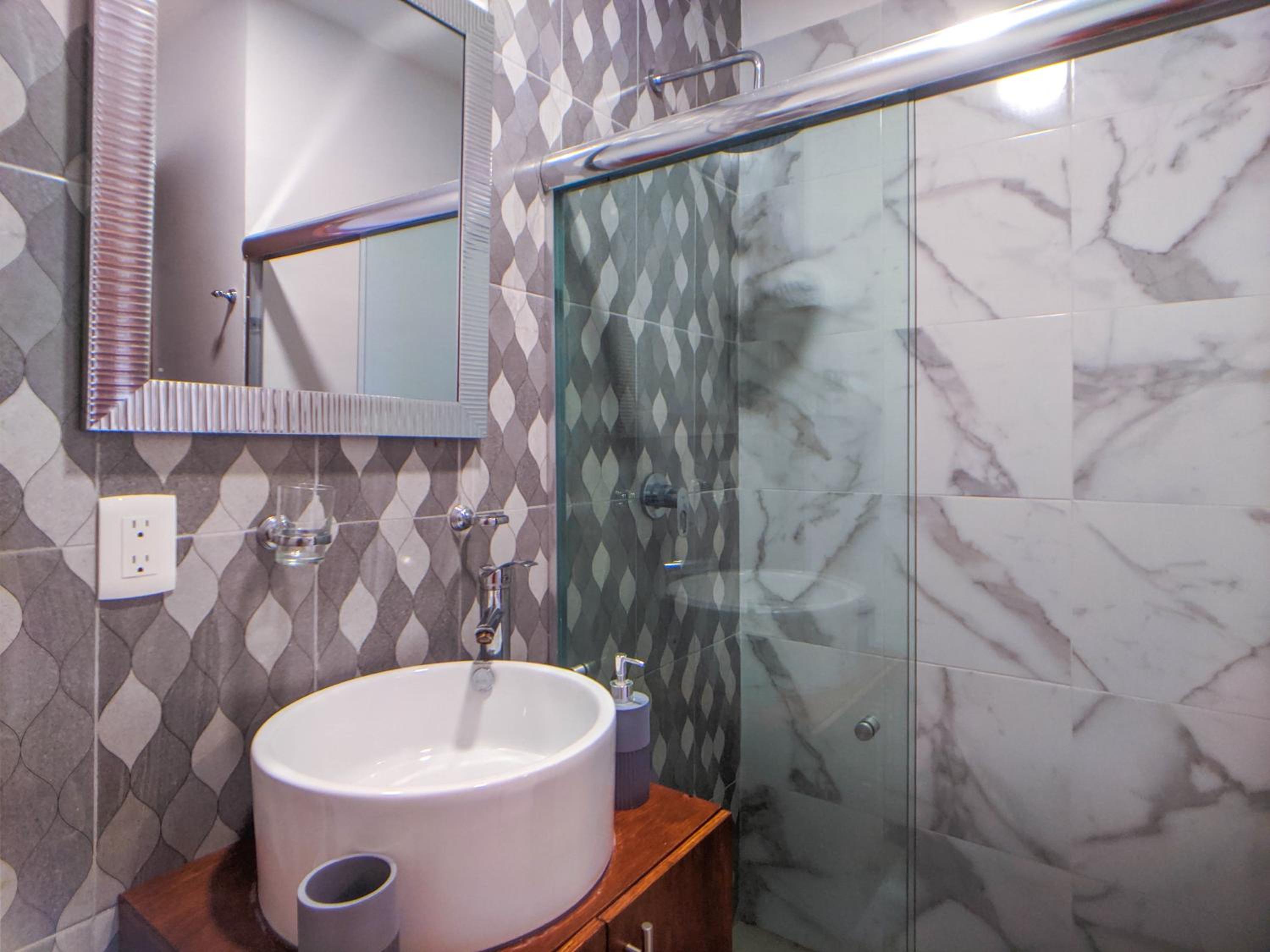 200m to Beach & 5th Ave Cozy & Peaceful Patio Suite AC Fast WiFi Great Value UVA15