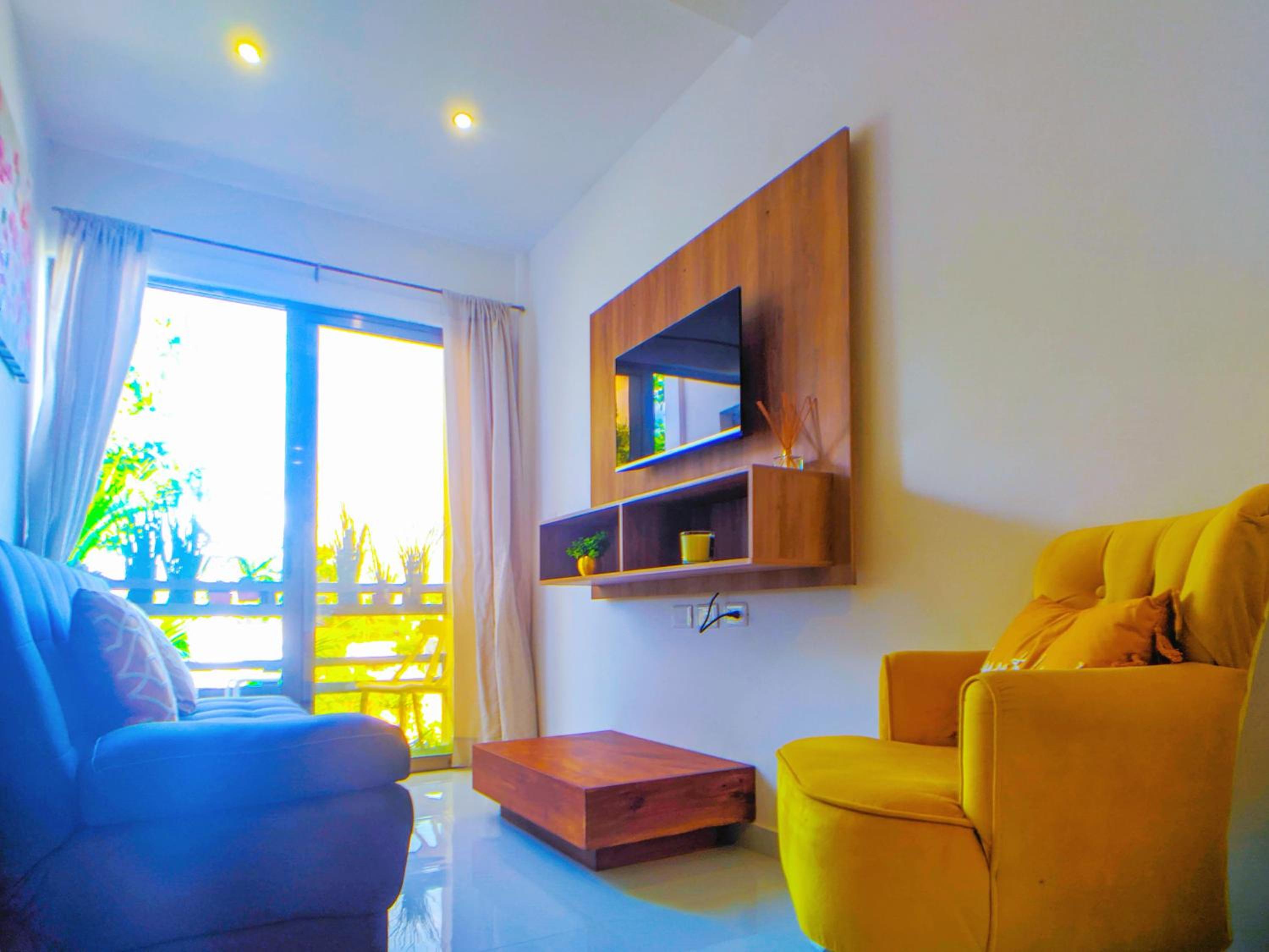 200m to Beach & 5th Ave Cozy & Peaceful Patio Suite AC Fast WiFi Great Value UVA15