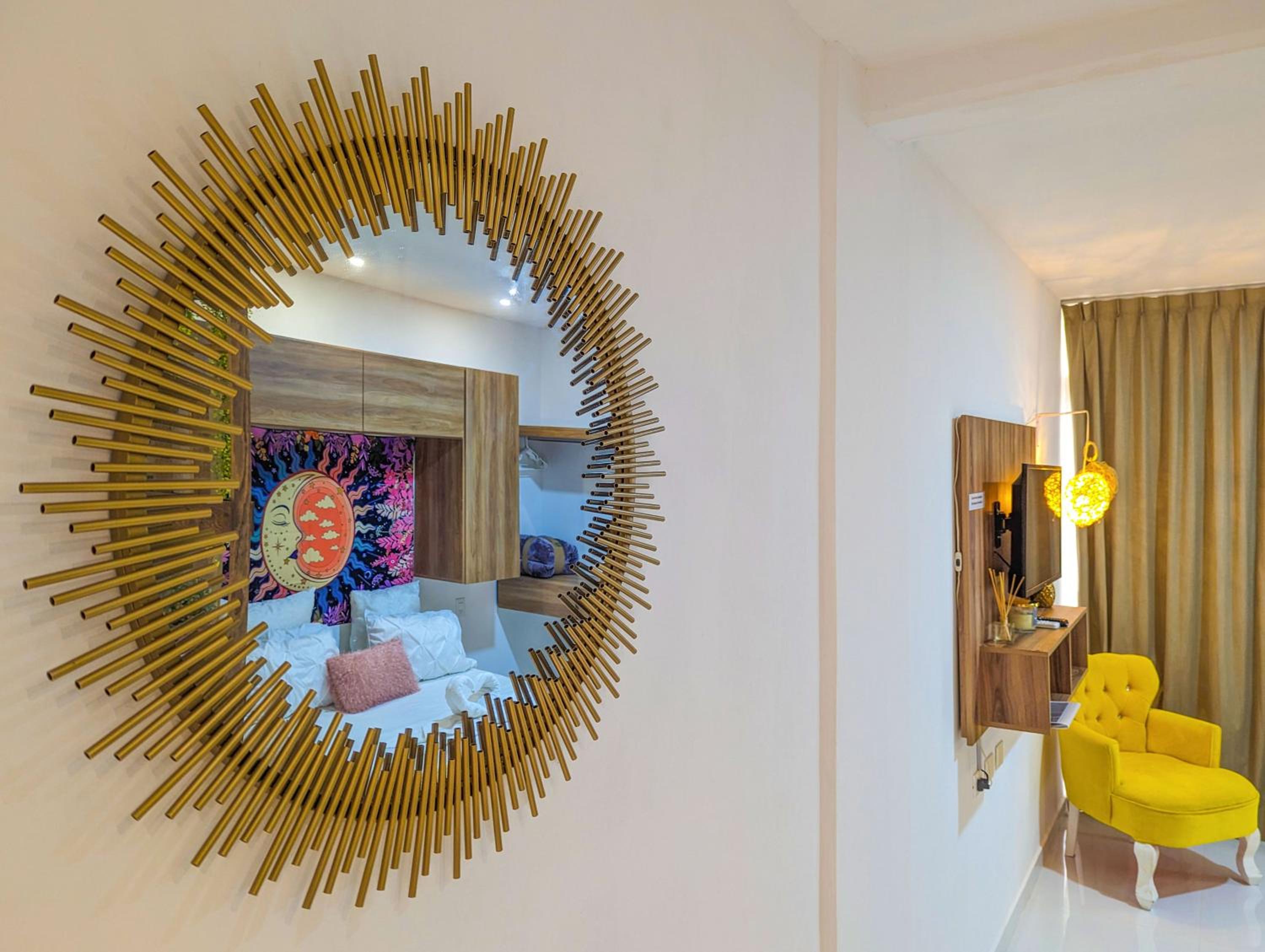 Remote Work in Cozy & Peaceful Suite Steps to Beach & 5th Ave Patio Fast WiFi AC UVA14