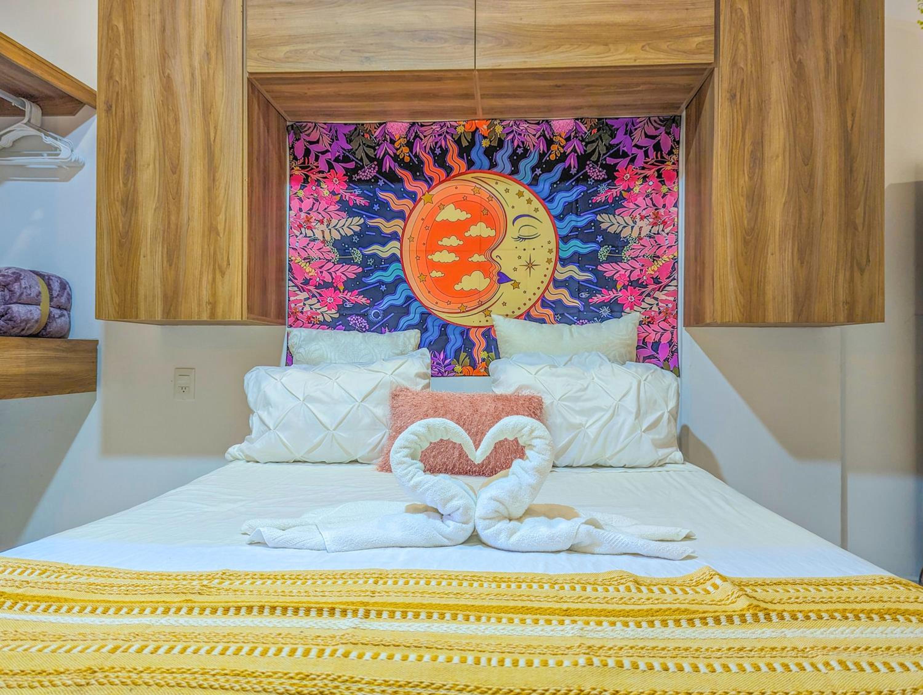 Remote Work in Cozy & Peaceful Suite Steps to Beach & 5th Ave Patio Fast WiFi AC UVA14