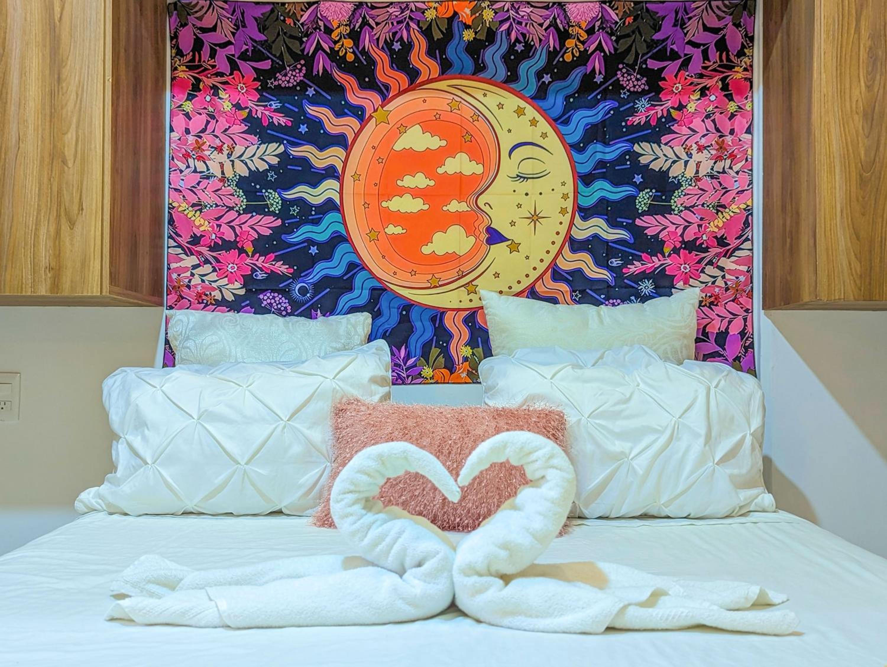 Remote Work in Cozy & Peaceful Suite Steps to Beach & 5th Ave Patio Fast WiFi AC UVA14