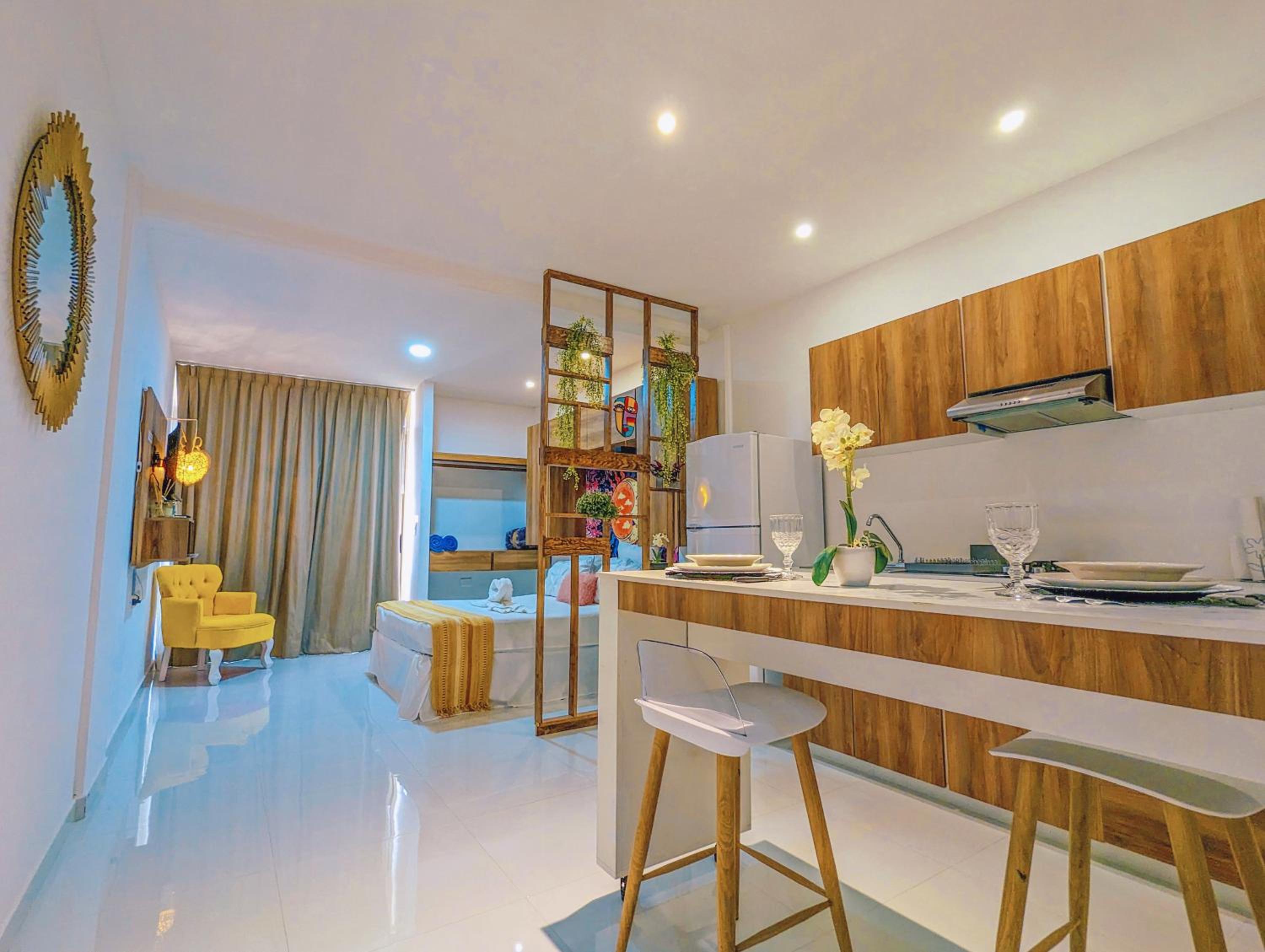 Remote Work in Cozy & Peaceful Suite Steps to Beach & 5th Ave Patio Fast WiFi AC UVA14