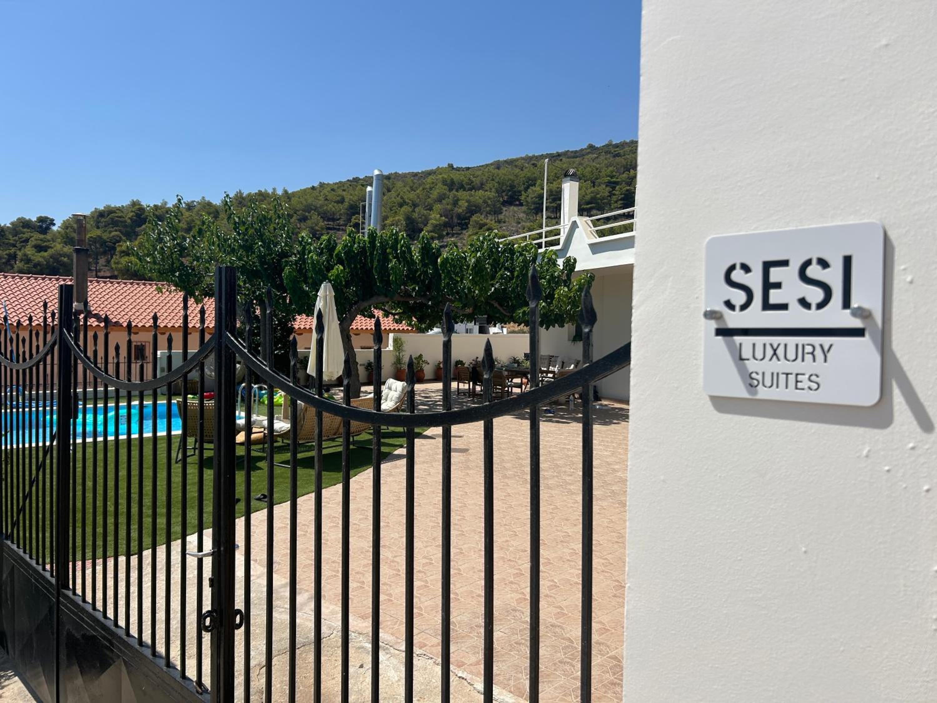SESI LUXURY SUITES Seaside & Private Pool