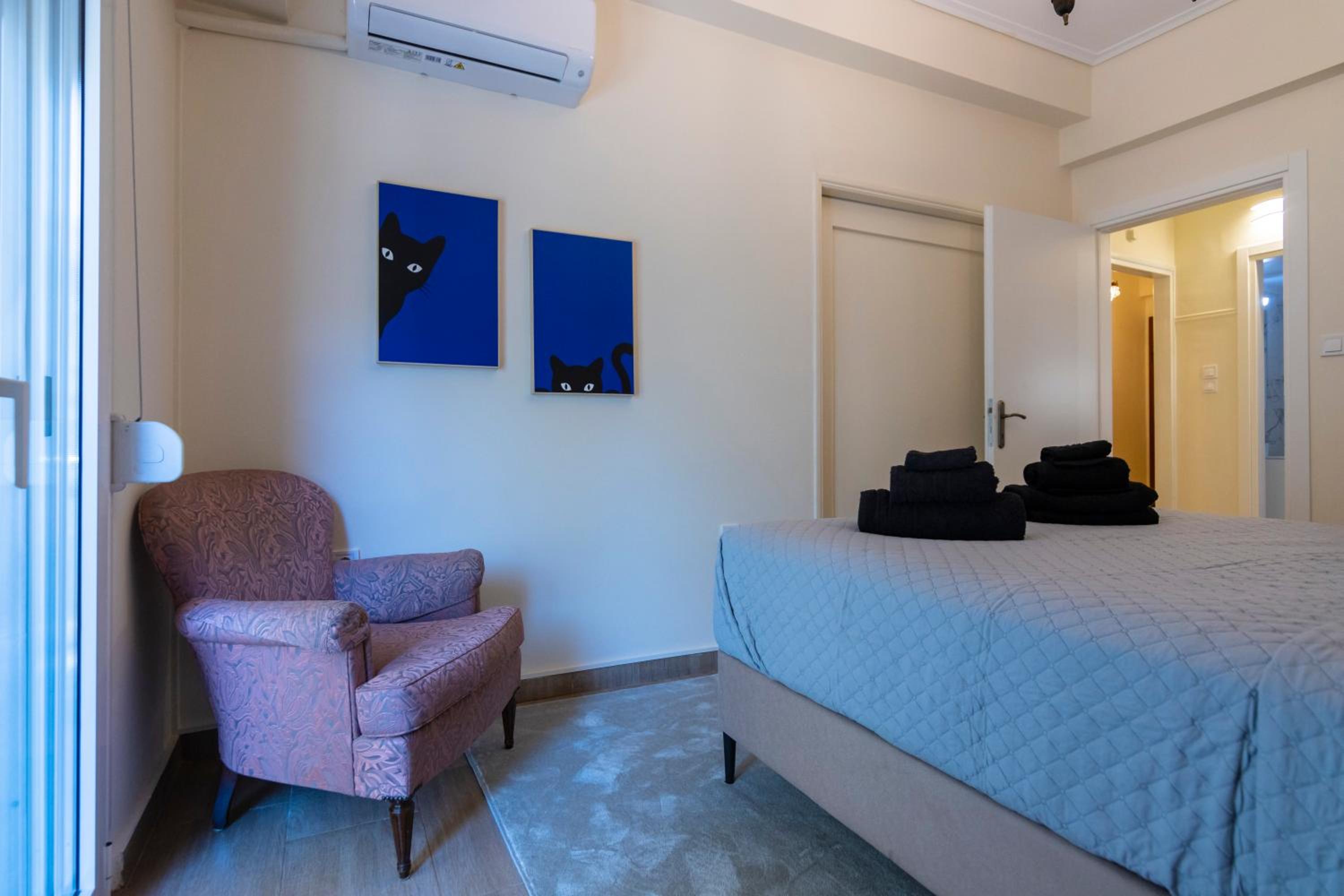 Retro Pop Classic 2 bed Luxury Hop to Acropolis