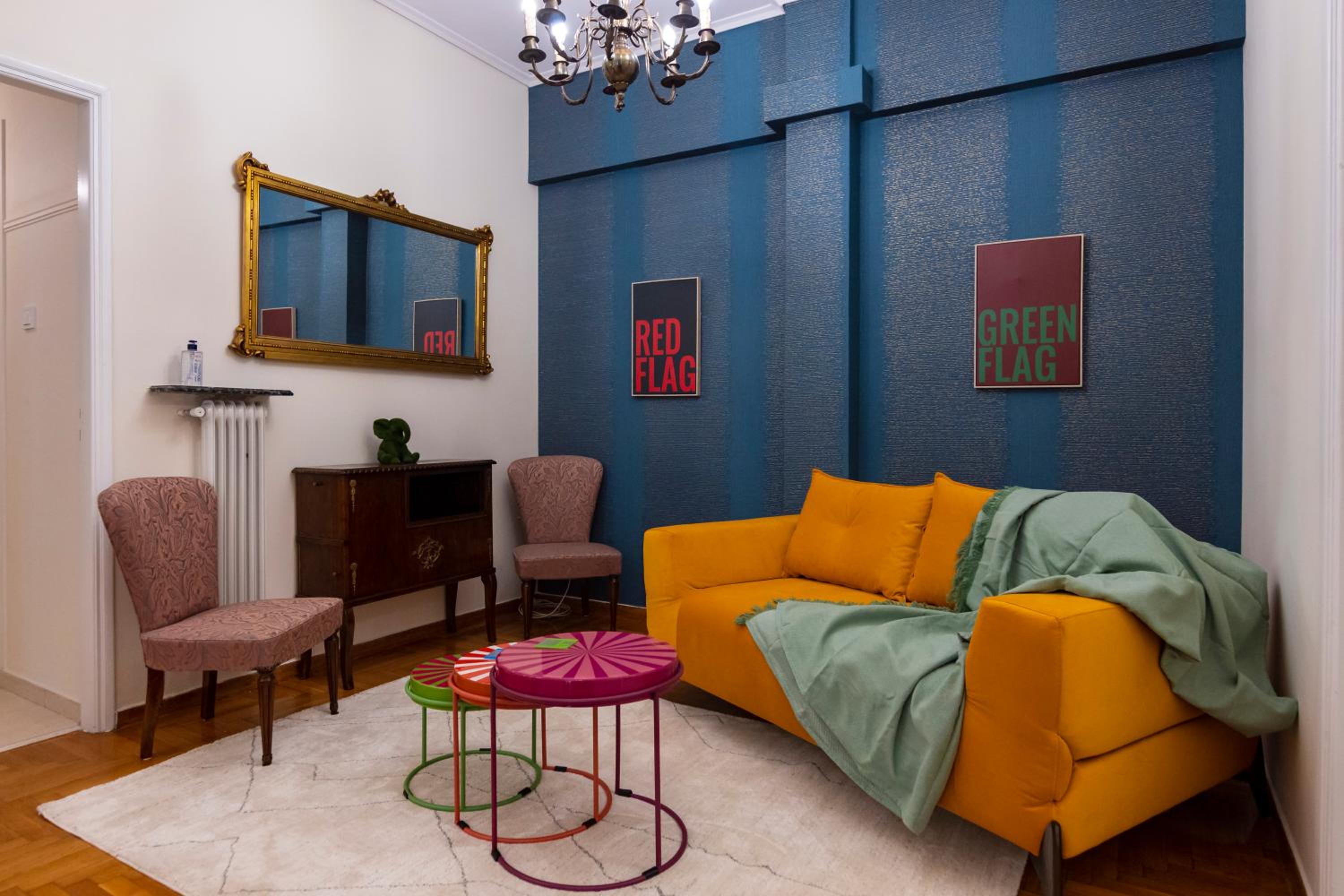Retro Pop Classic 2 bed Luxury Hop to Acropolis