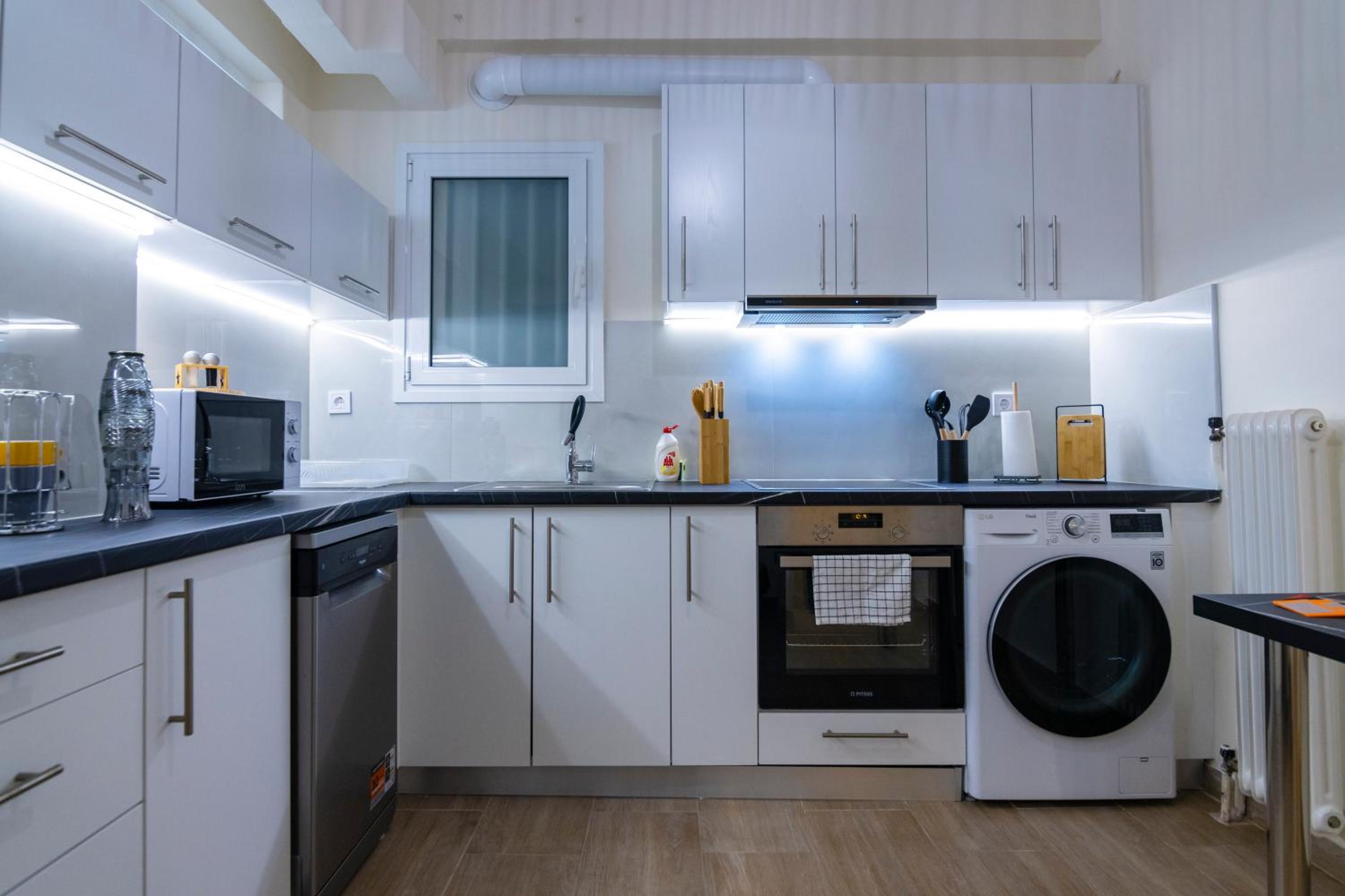Retro Pop Classic 2 bed Luxury Hop to Acropolis