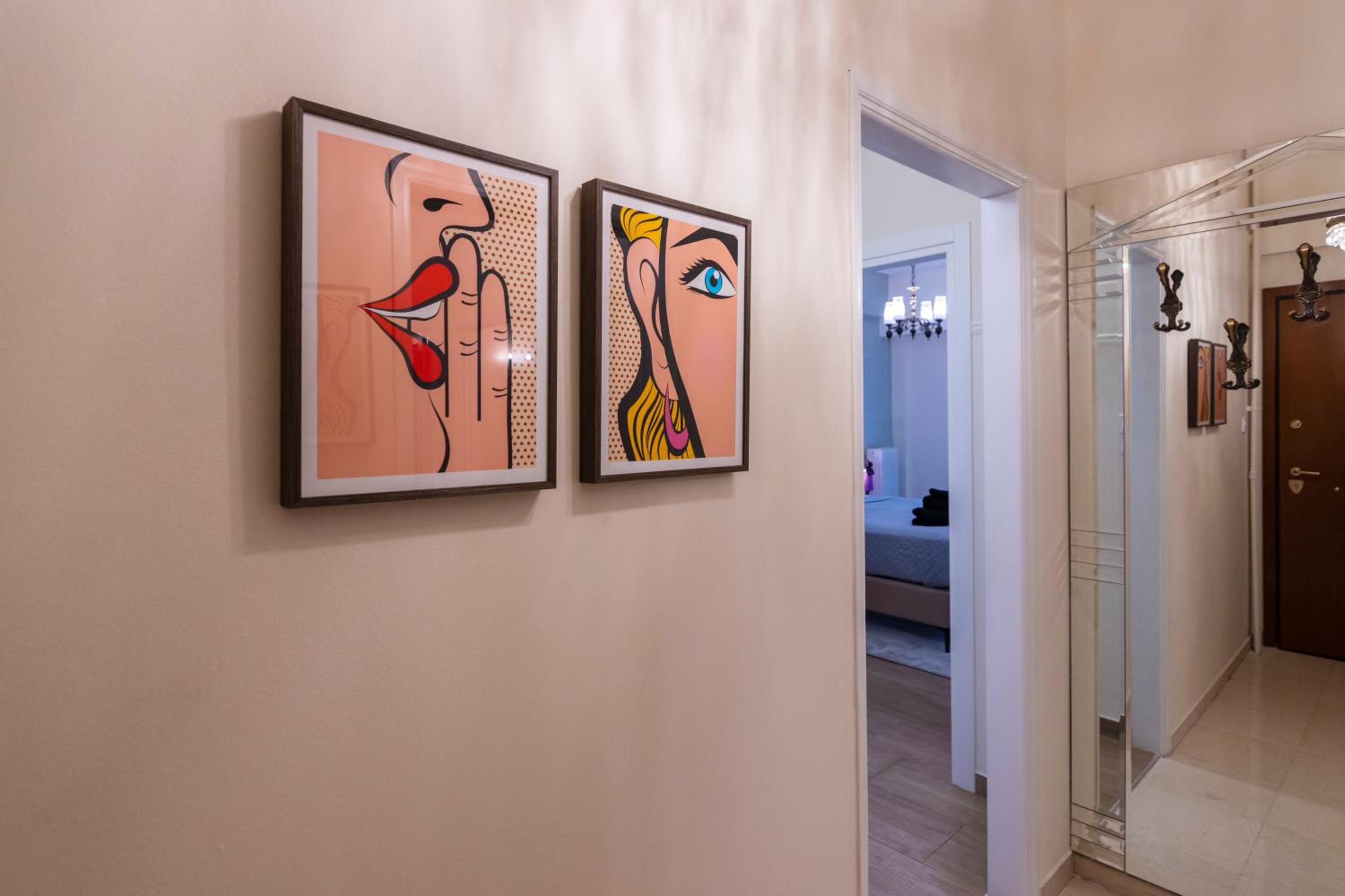 Retro Pop Classic 2 bed Luxury Hop to Acropolis