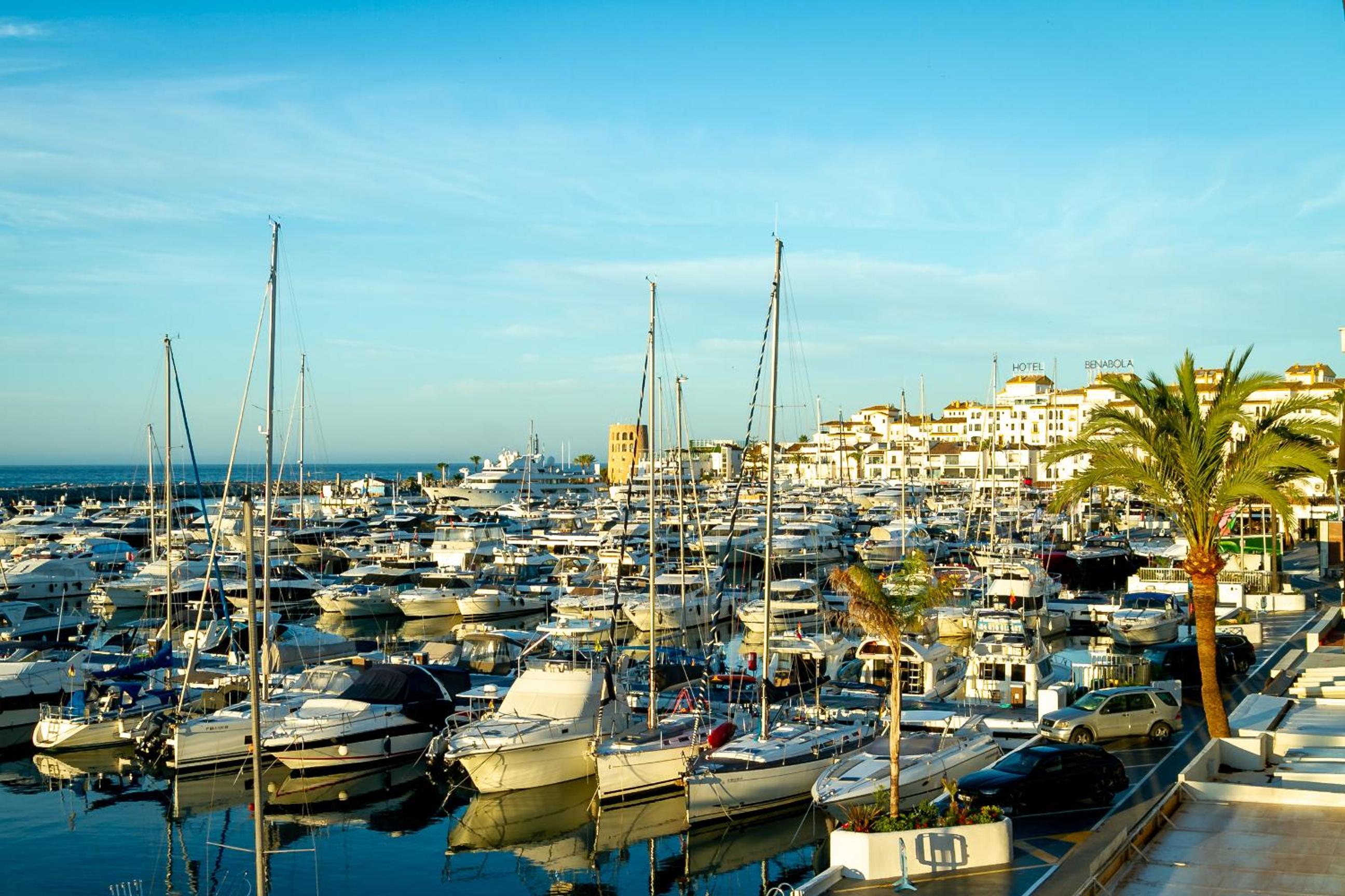MARBELLA BANUS SUITES - Banus Playa Rocio Beachfront Complex