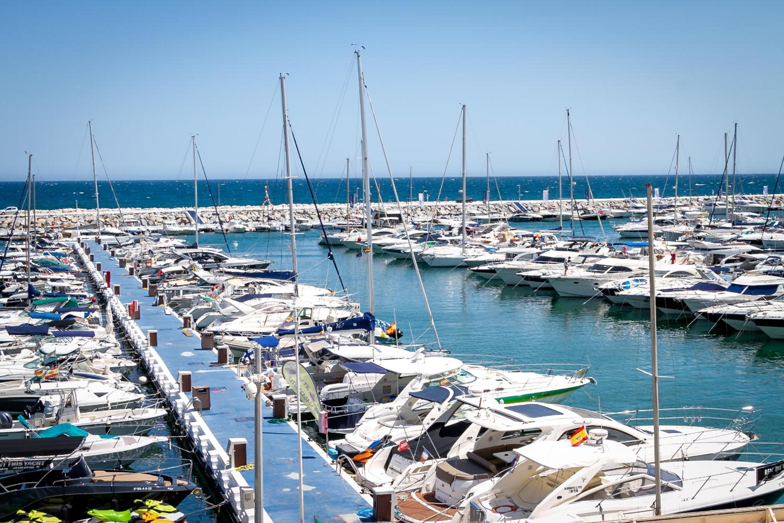 MARBELLA BANUS SUITES - Banus Playa Rocio Beachfront Complex