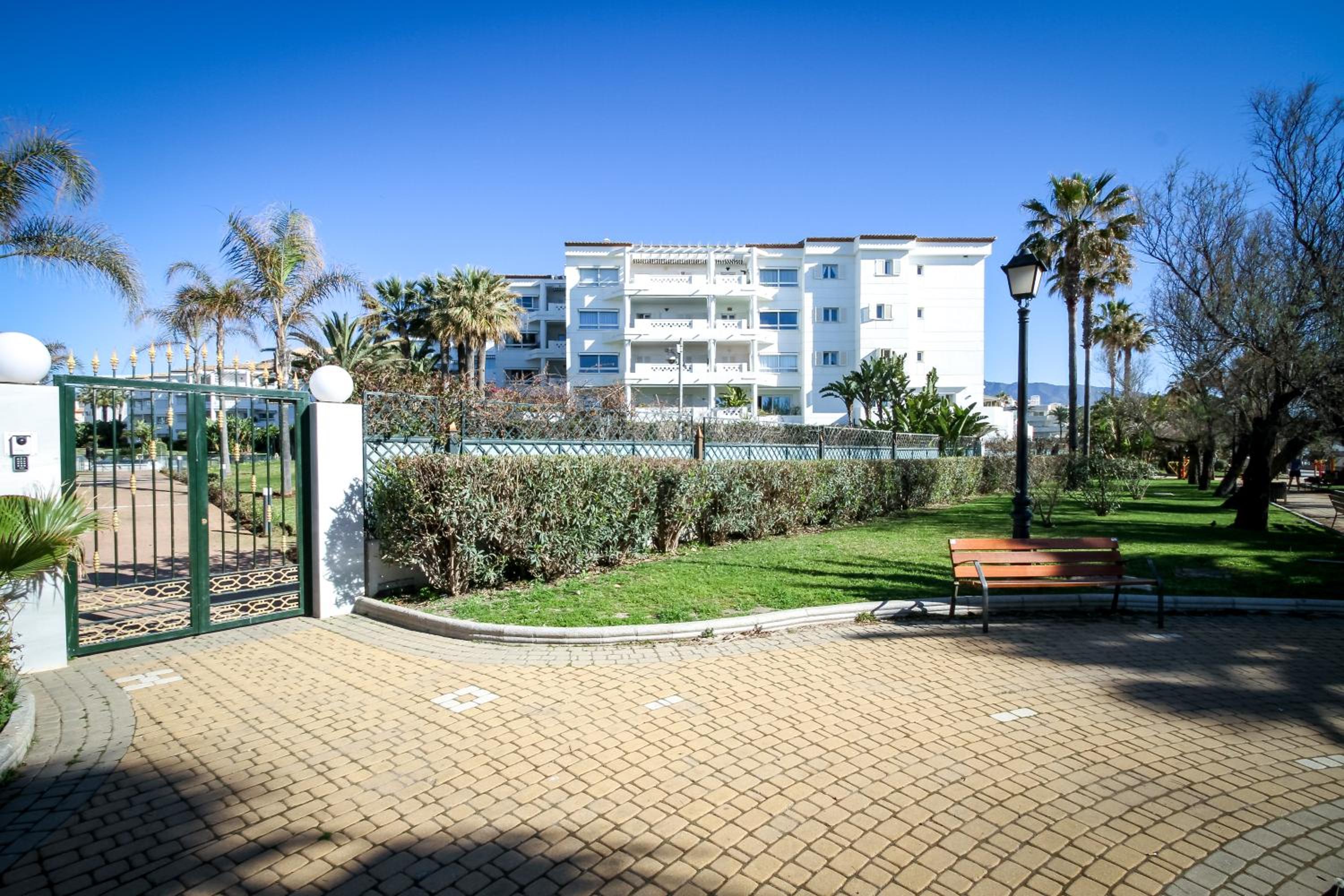 MARBELLA BANUS SUITES - Playa Rocio Beach Access Complex