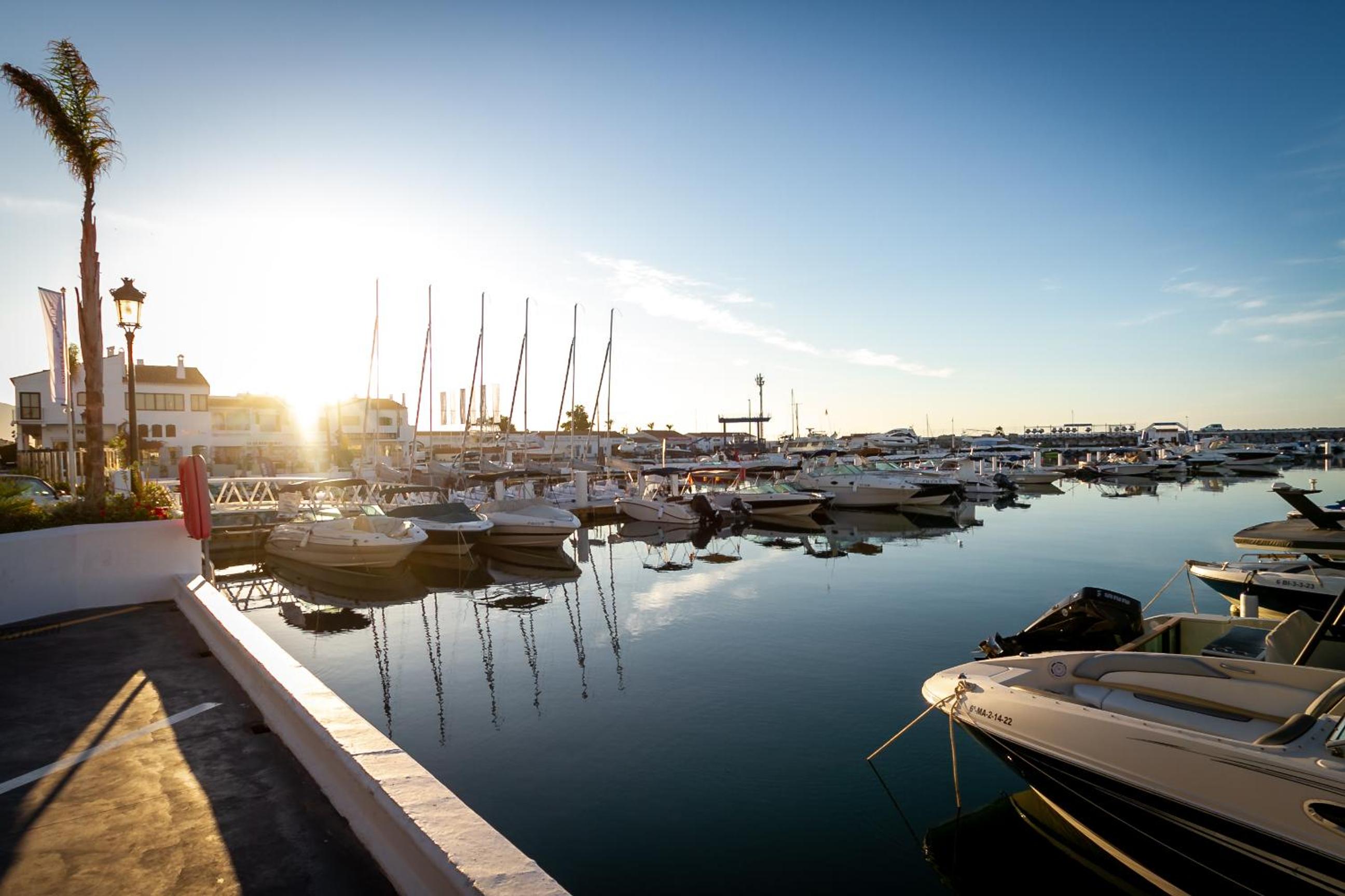 MARBELLA BANUS SUITES - Playa Rocio Beach Access Complex