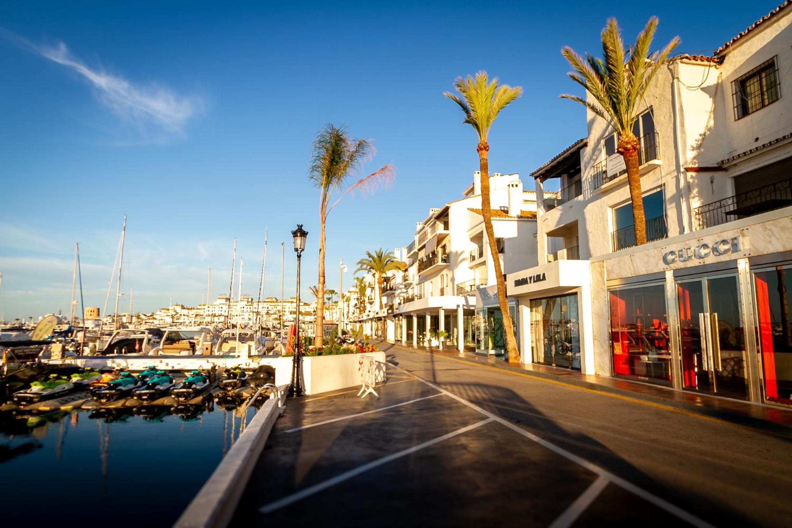 MARBELLA BANUS SUITES - Playa Rocio Beach Access Complex