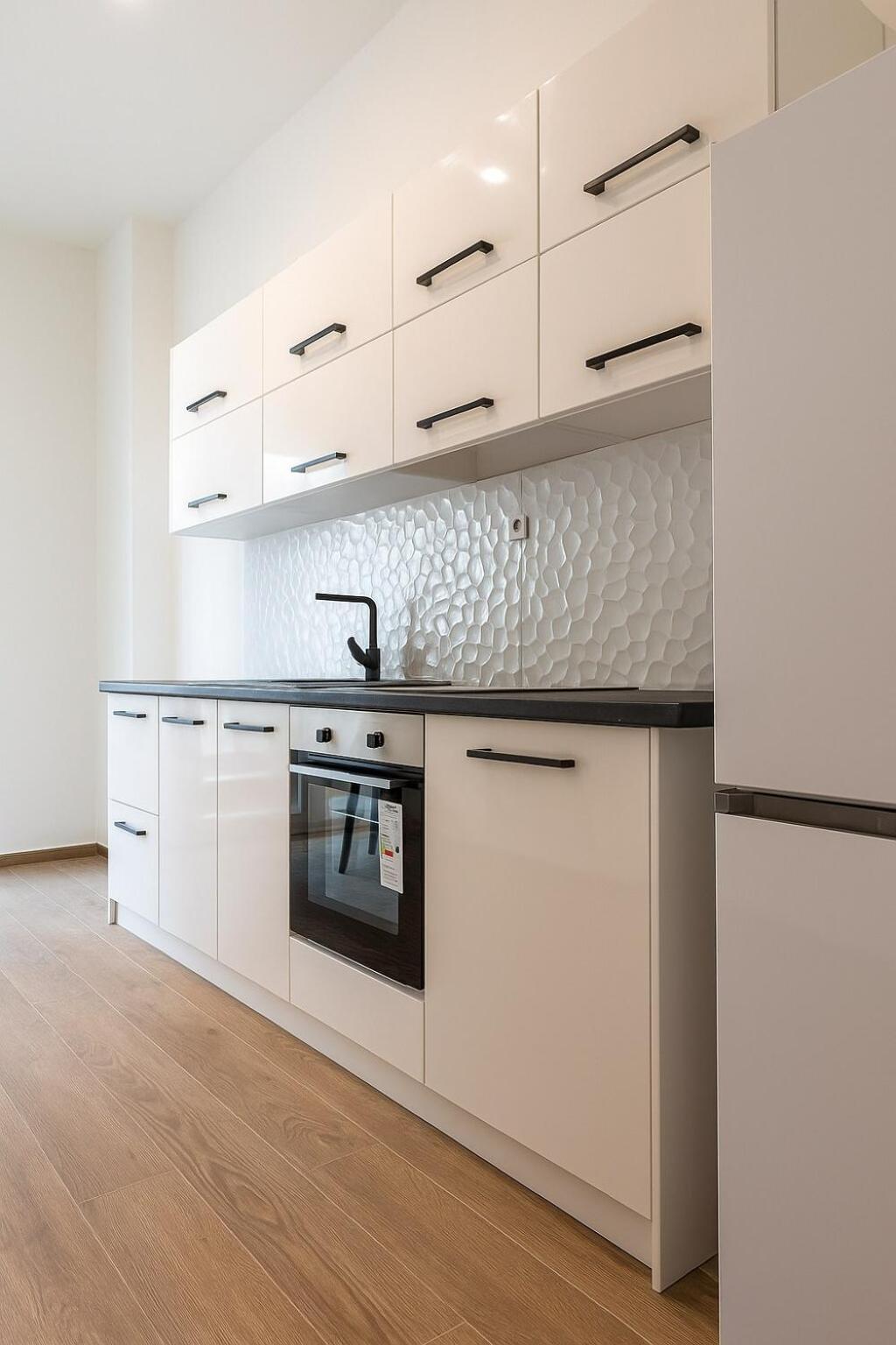 Spacious 2-Bedroom City Center Apartment with Free Easy Parking