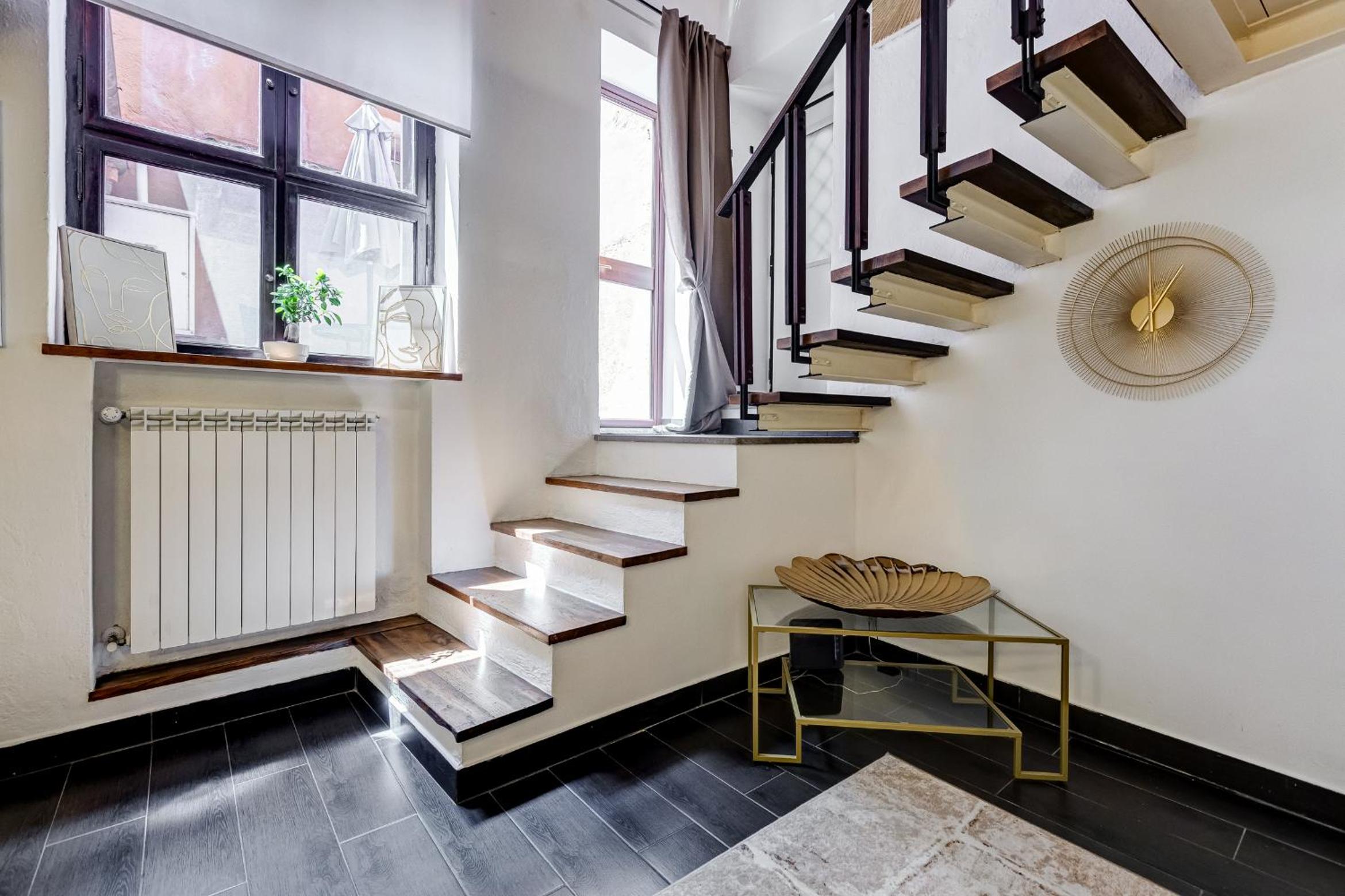 Trastevere Piazza Trilussa Royal Orchid apartment