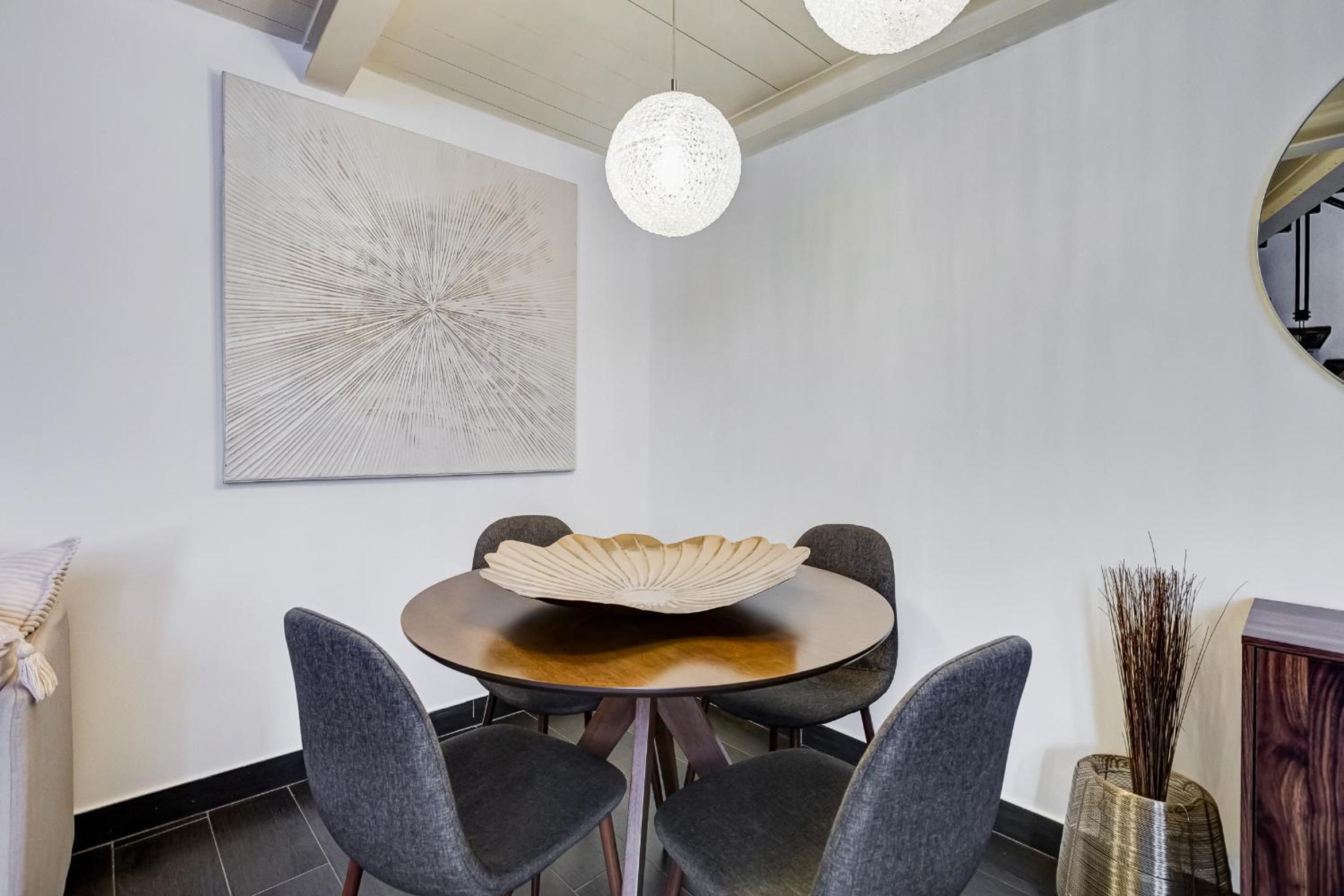 Trastevere Piazza Trilussa Royal Orchid apartment