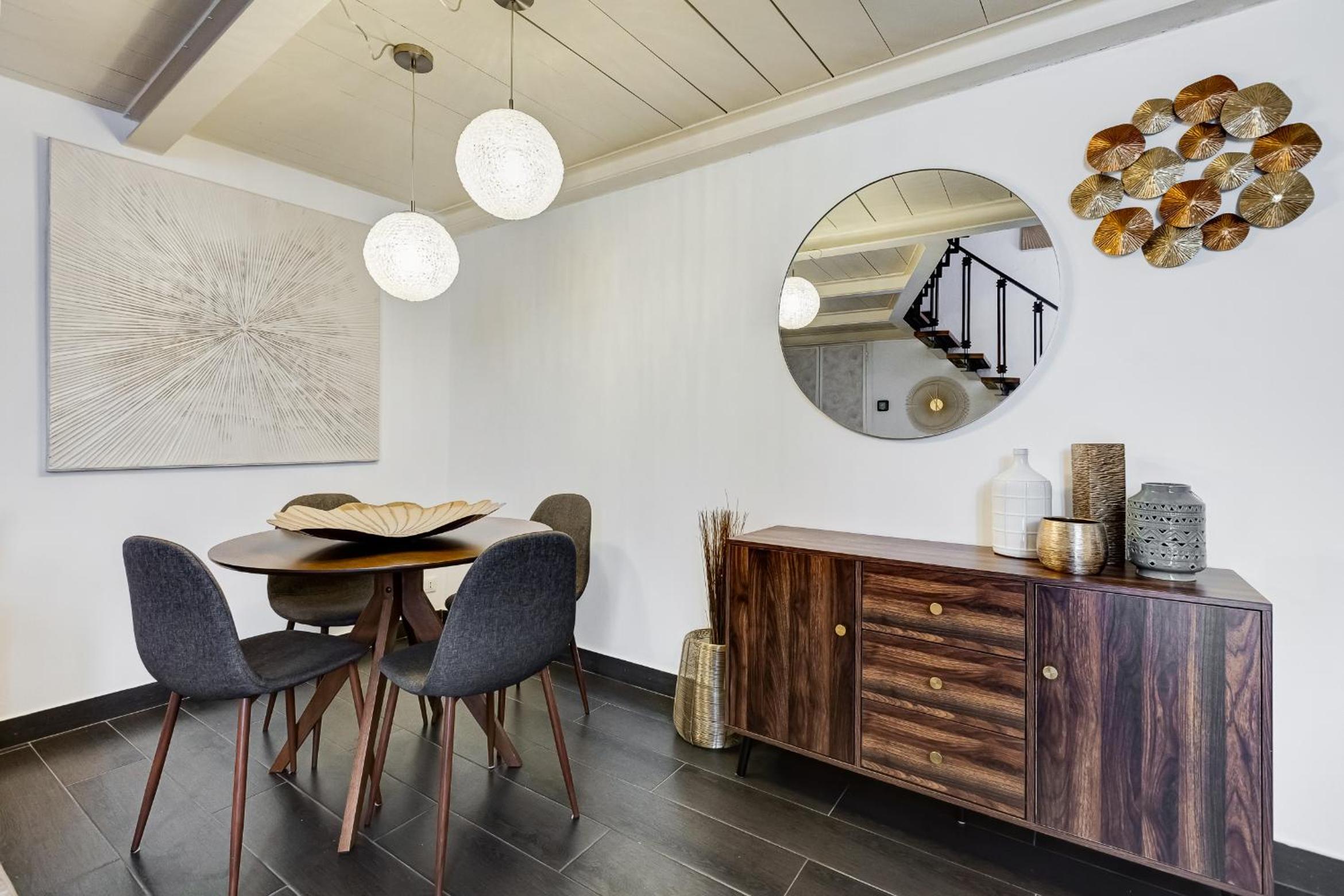 Trastevere Piazza Trilussa Royal Orchid apartment