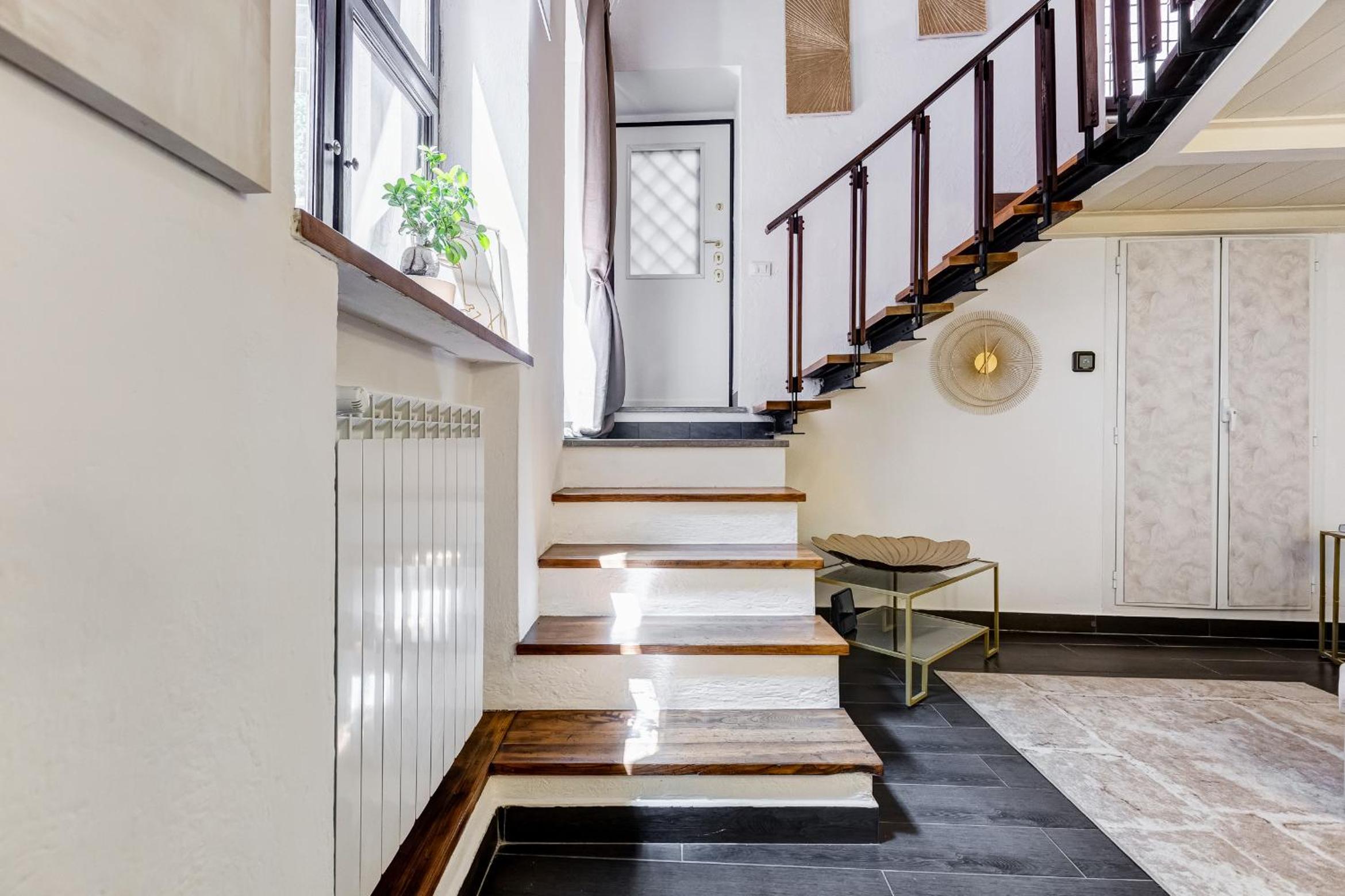 Trastevere Piazza Trilussa Royal Orchid apartment