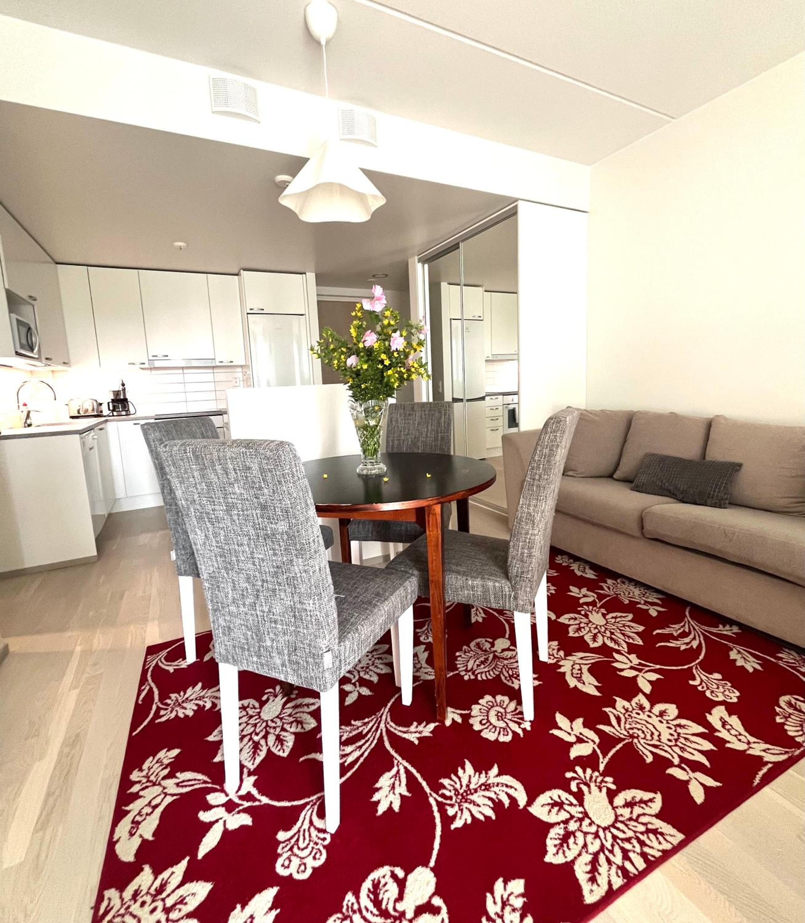 Cozy&Comfy 2BR Brand New Home near Metro