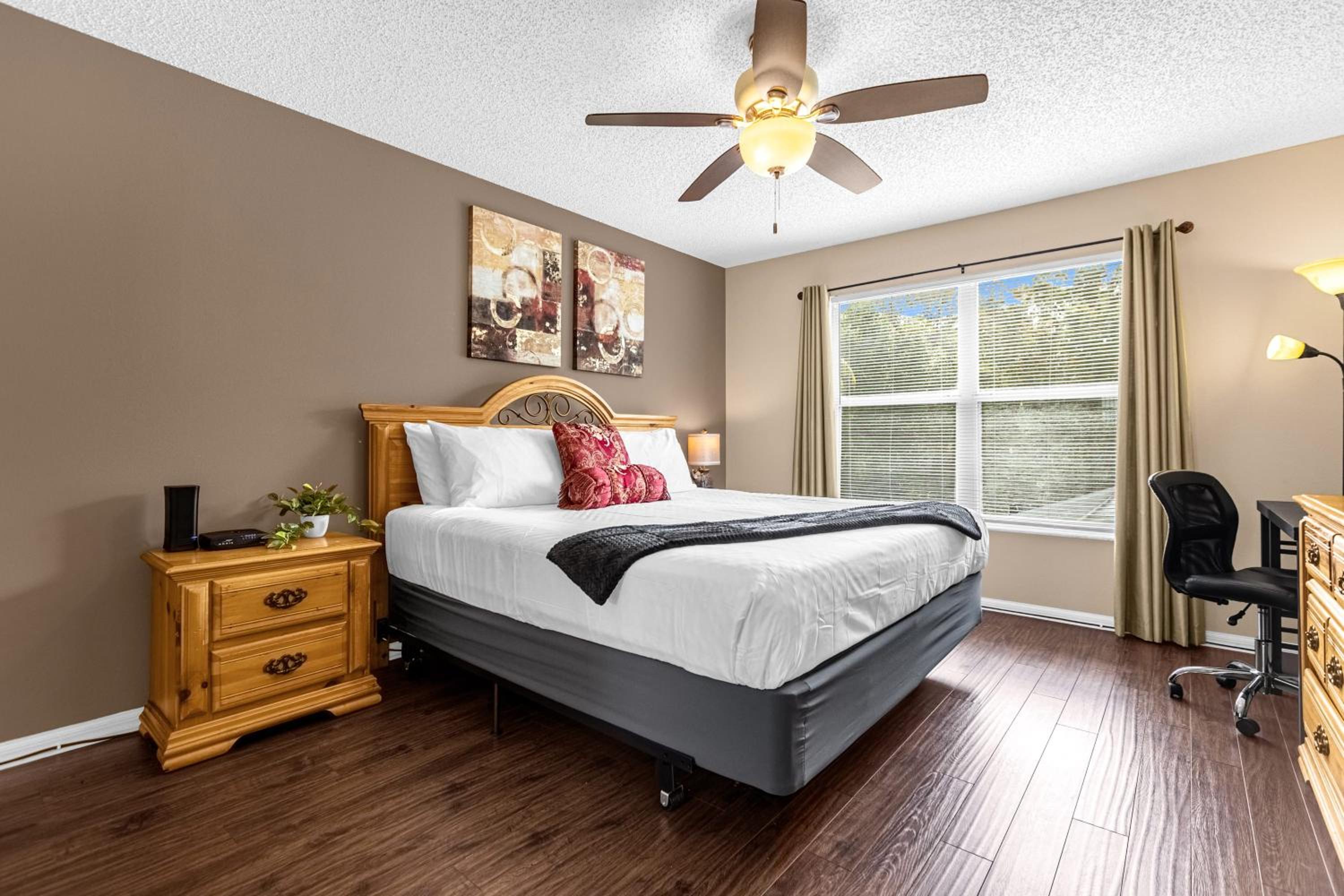 Upstay Home w Pool Hot Tub & Patio - Pet Friendly