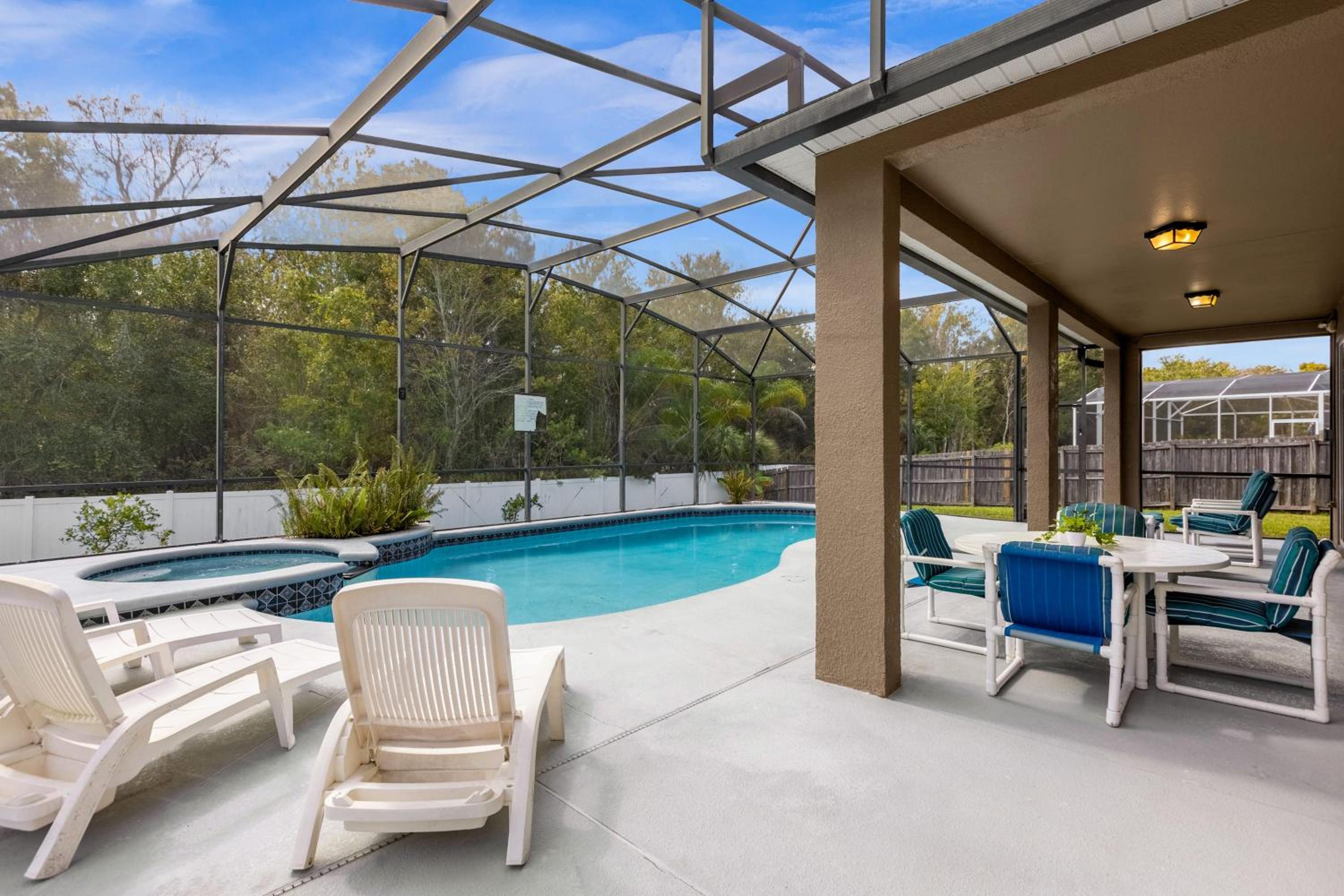 Upstay Home w Pool Hot Tub & Patio - Pet Friendly