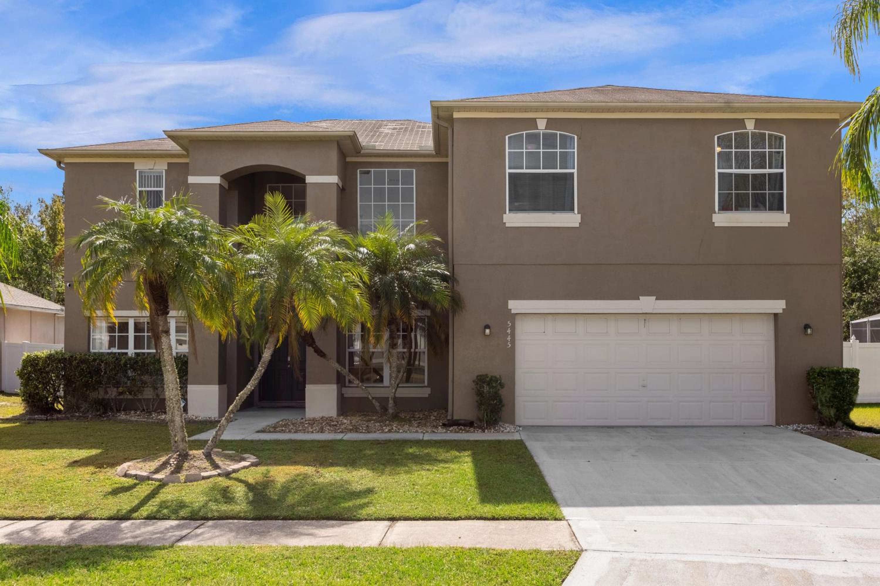 Upstay Home w Pool Hot Tub & Patio - Pet Friendly
