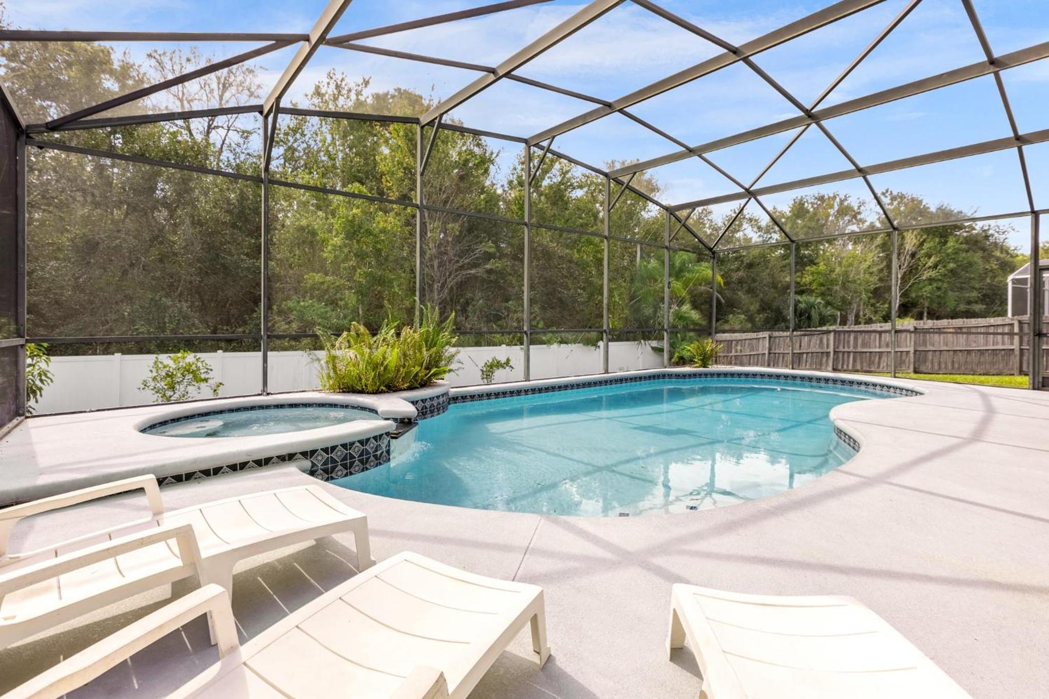 Upstay Home w Pool Hot Tub & Patio - Pet Friendly