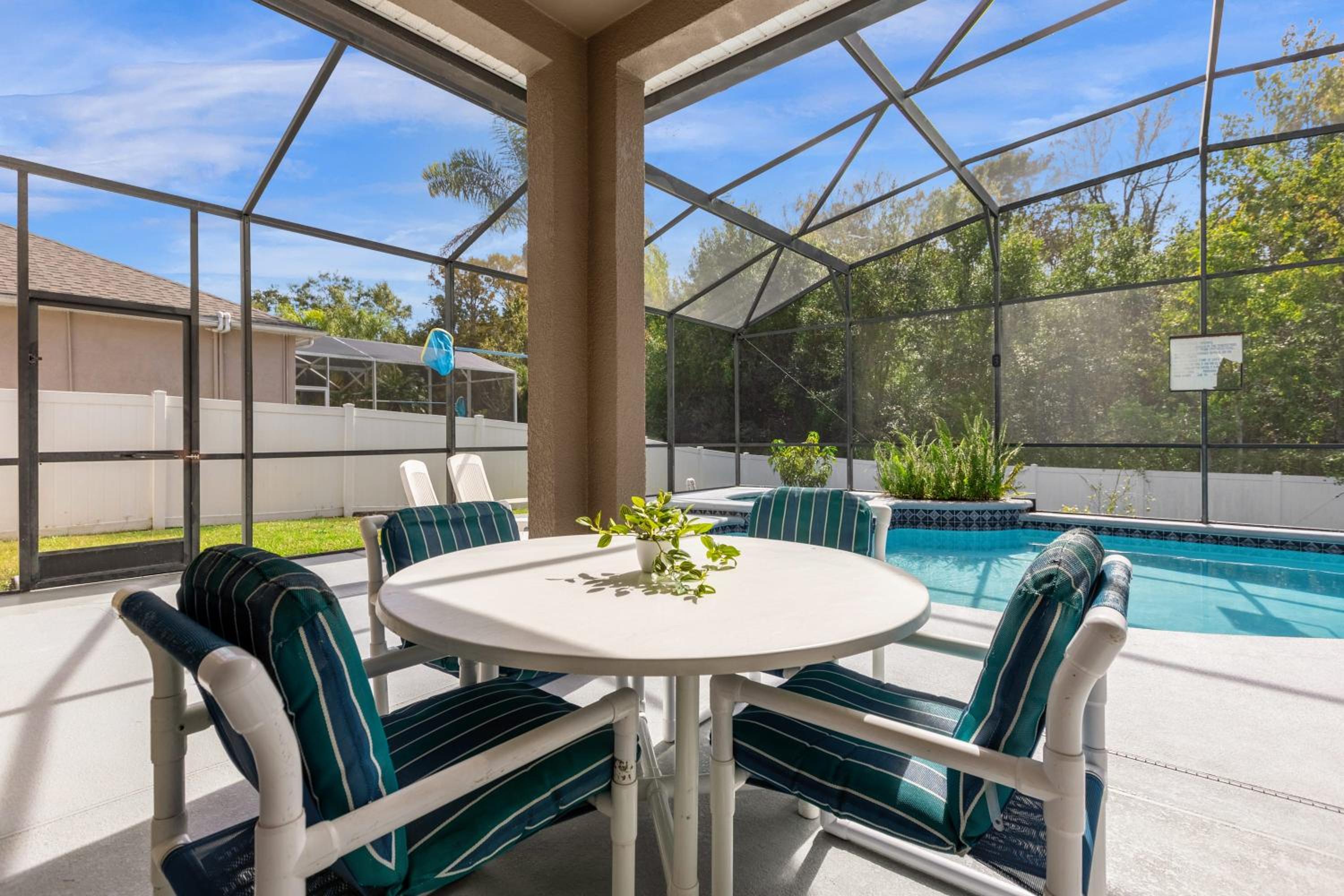 Upstay Home w Pool Hot Tub & Patio - Pet Friendly