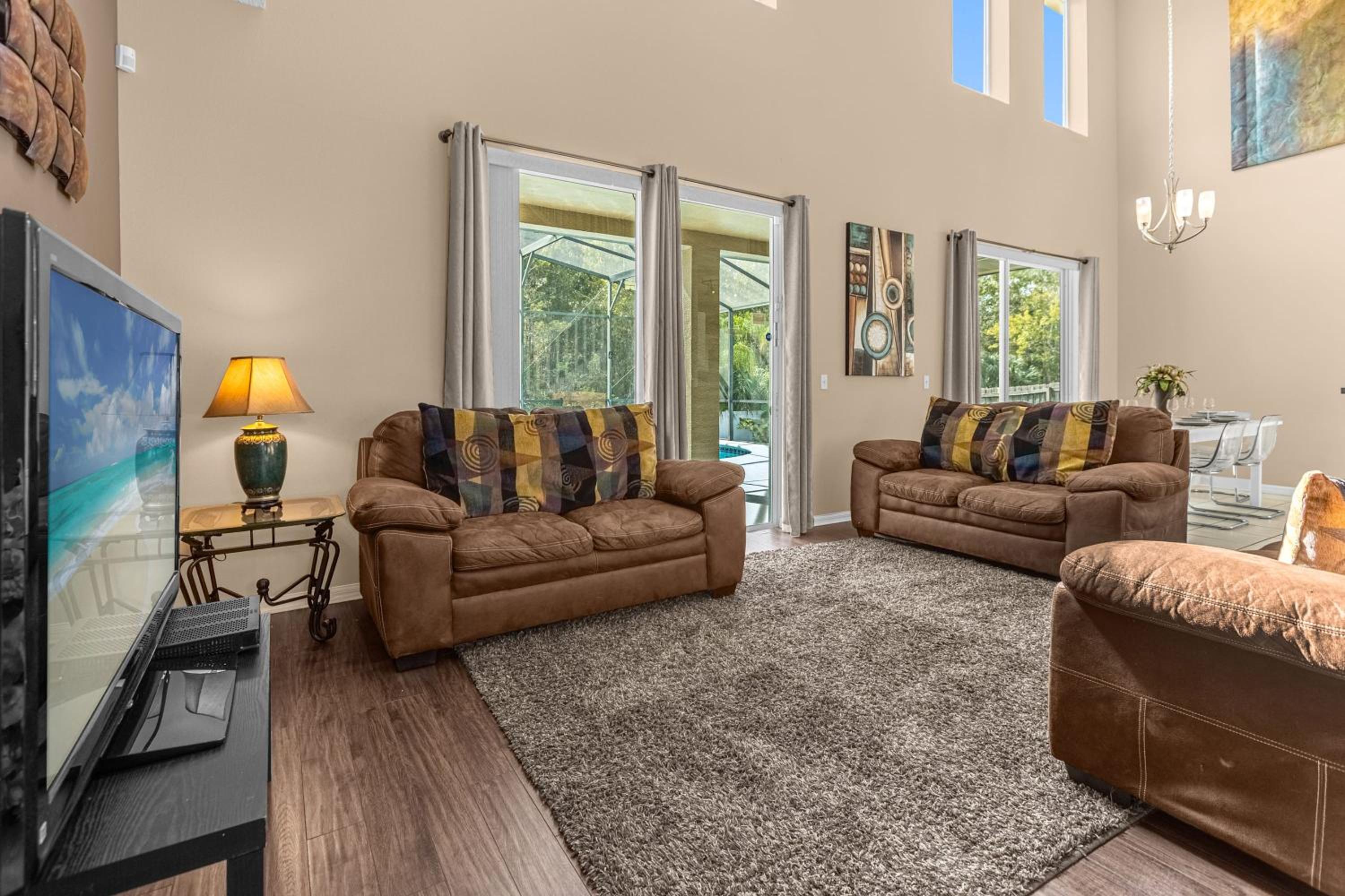 Upstay Home w Pool Hot Tub & Patio - Pet Friendly