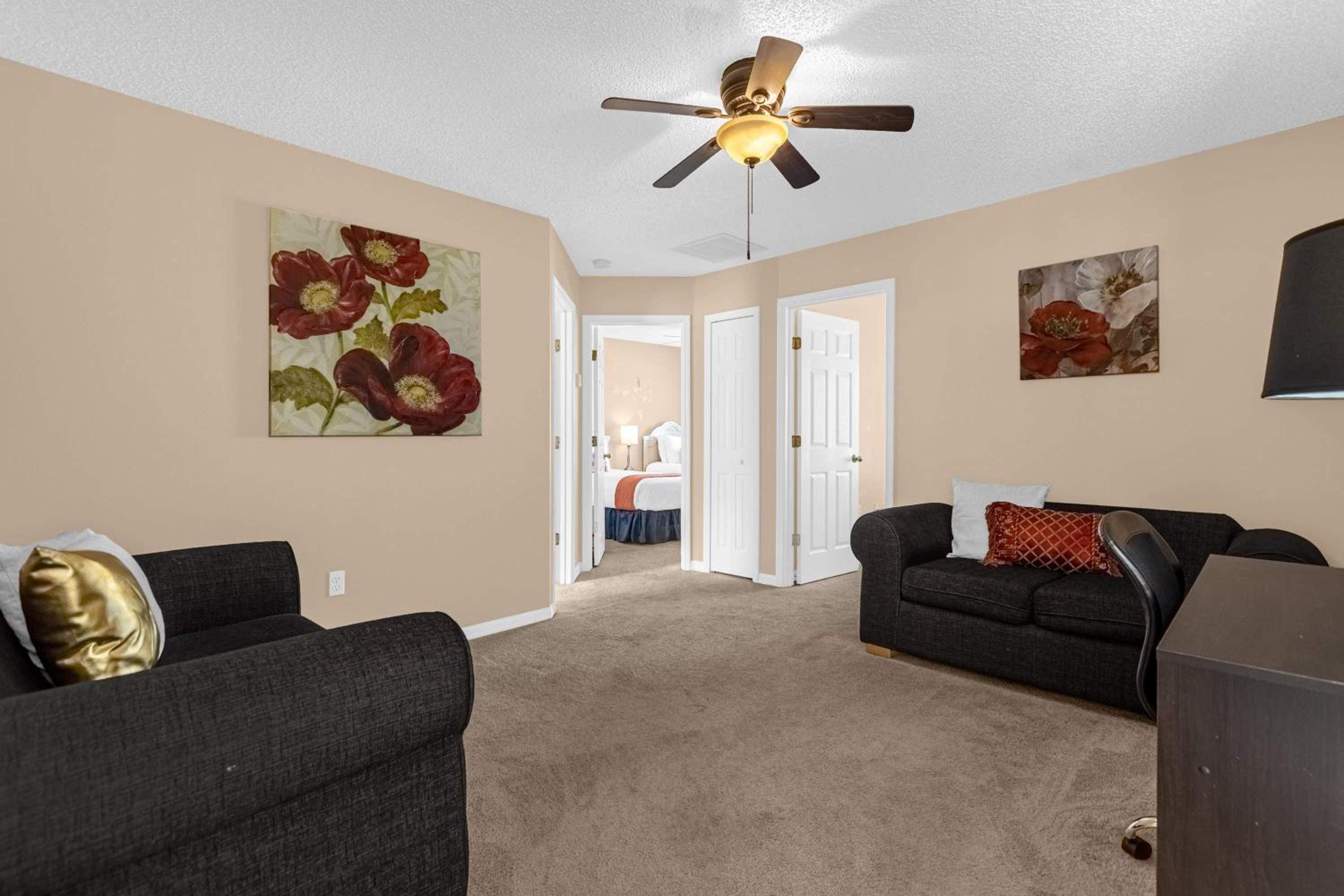 Upstay Home w Pool Hot Tub & Patio - Pet Friendly