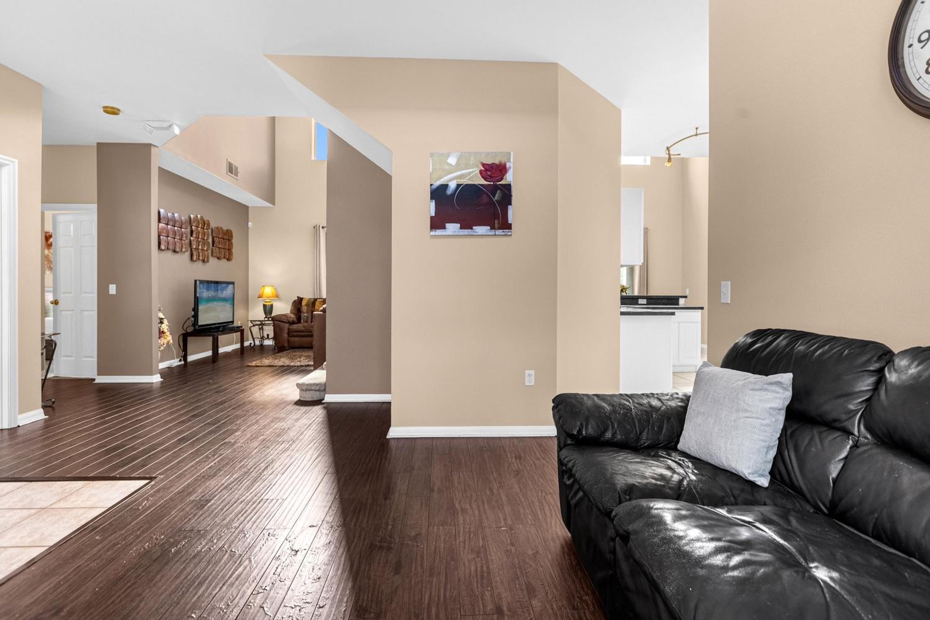 Upstay Home w Pool Hot Tub & Patio - Pet Friendly