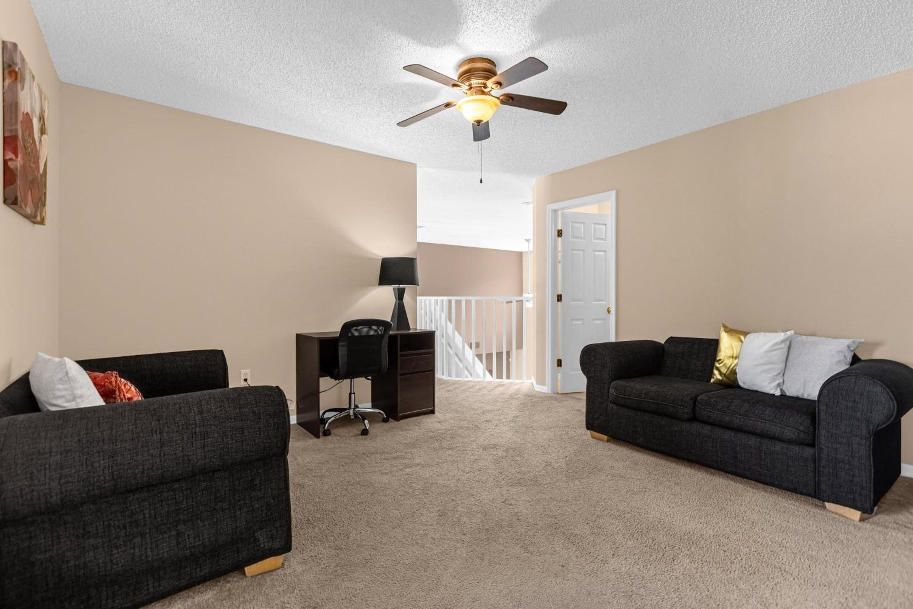 Upstay Home w Pool Hot Tub & Patio - Pet Friendly