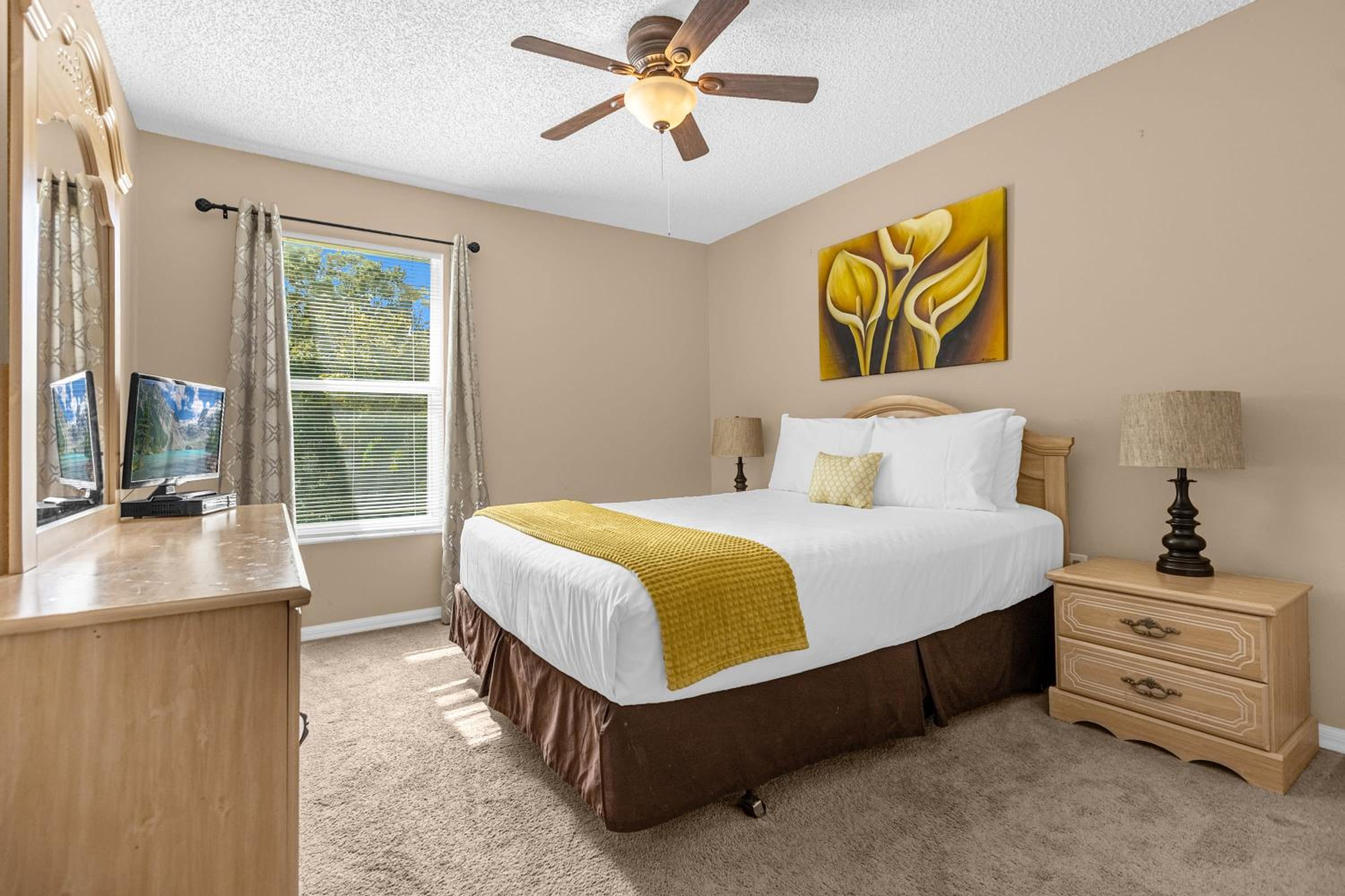Upstay Home w Pool Hot Tub & Patio - Pet Friendly