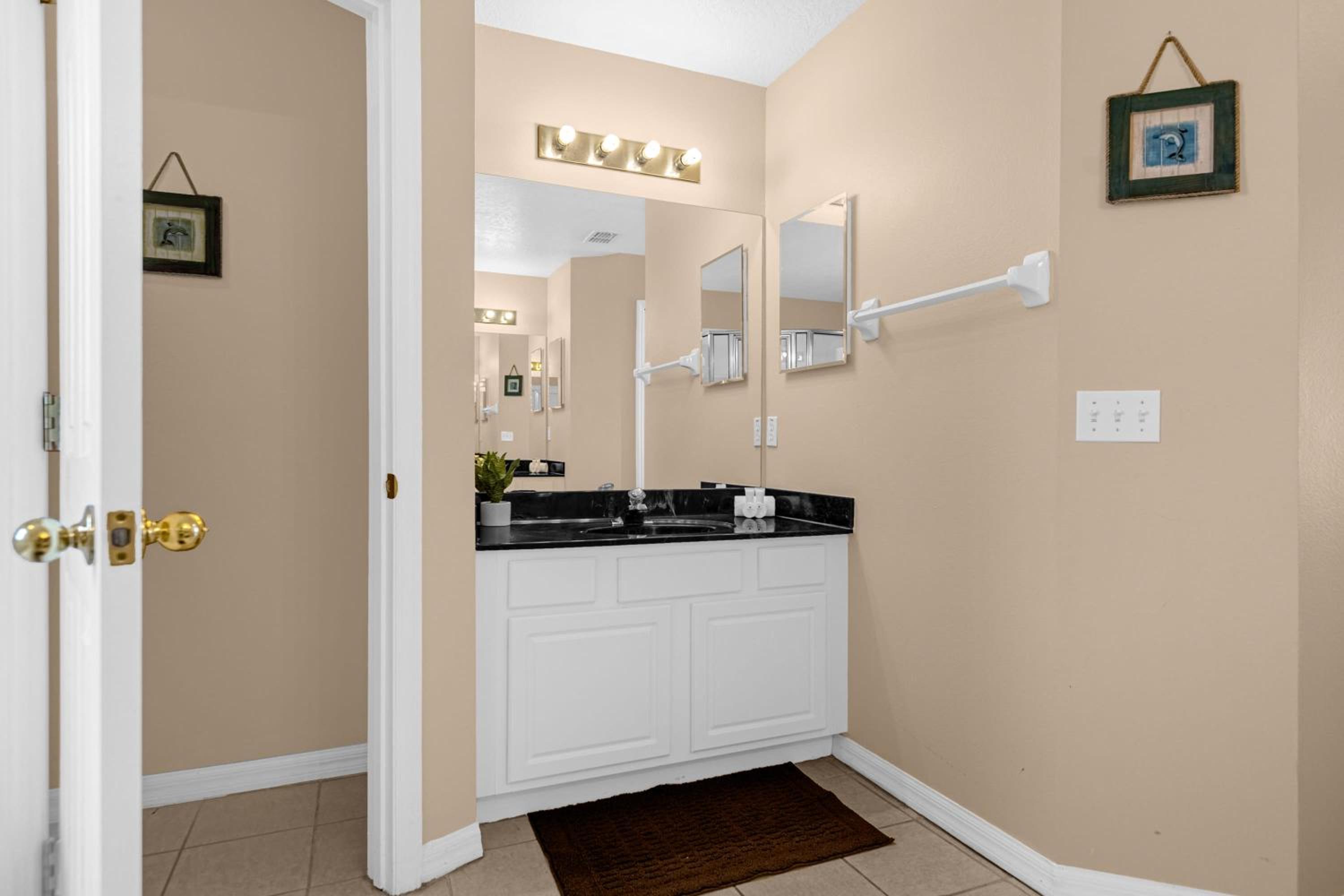 Upstay Home w Pool Hot Tub & Patio - Pet Friendly