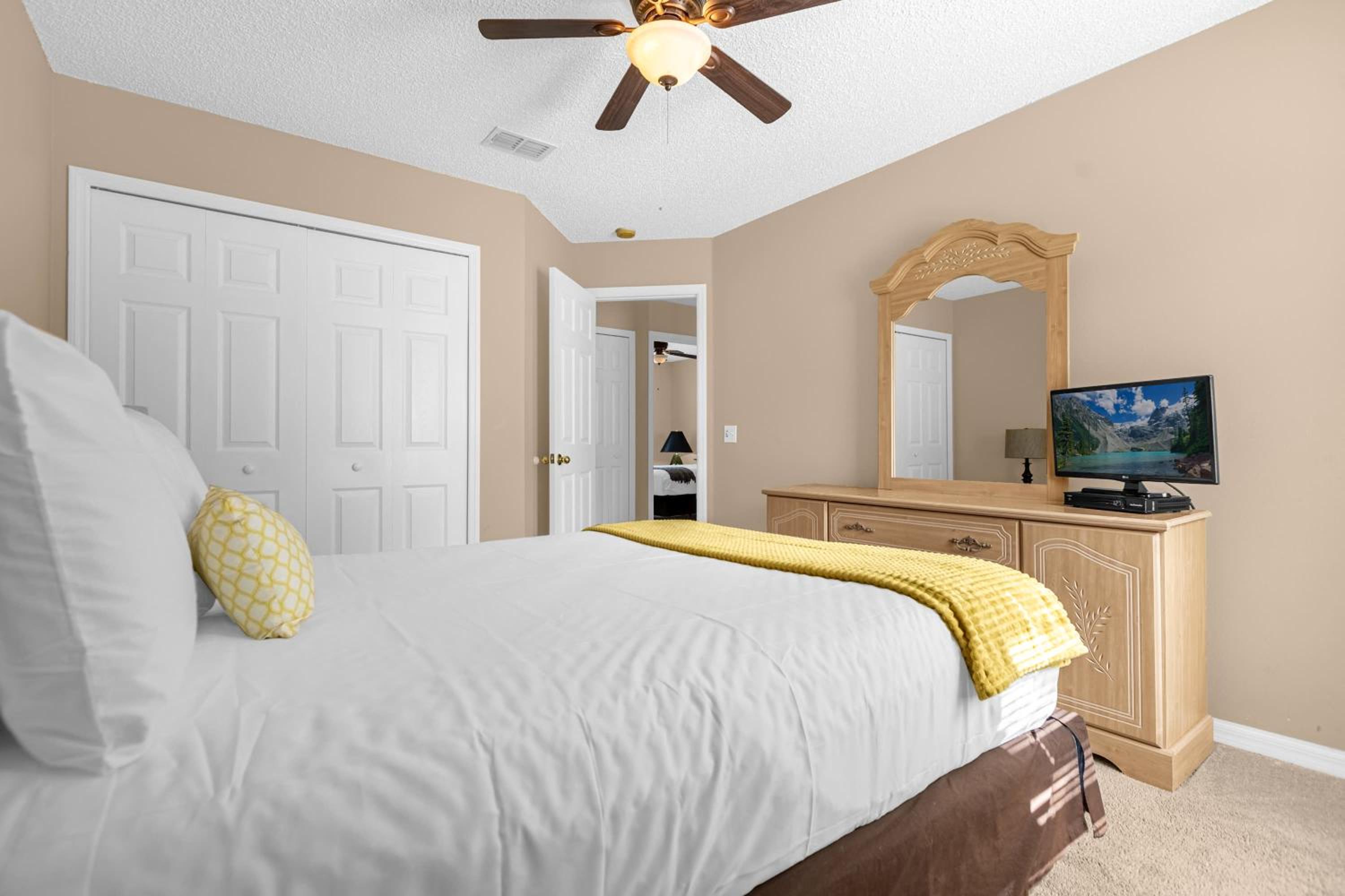 Upstay Home w Pool Hot Tub & Patio - Pet Friendly