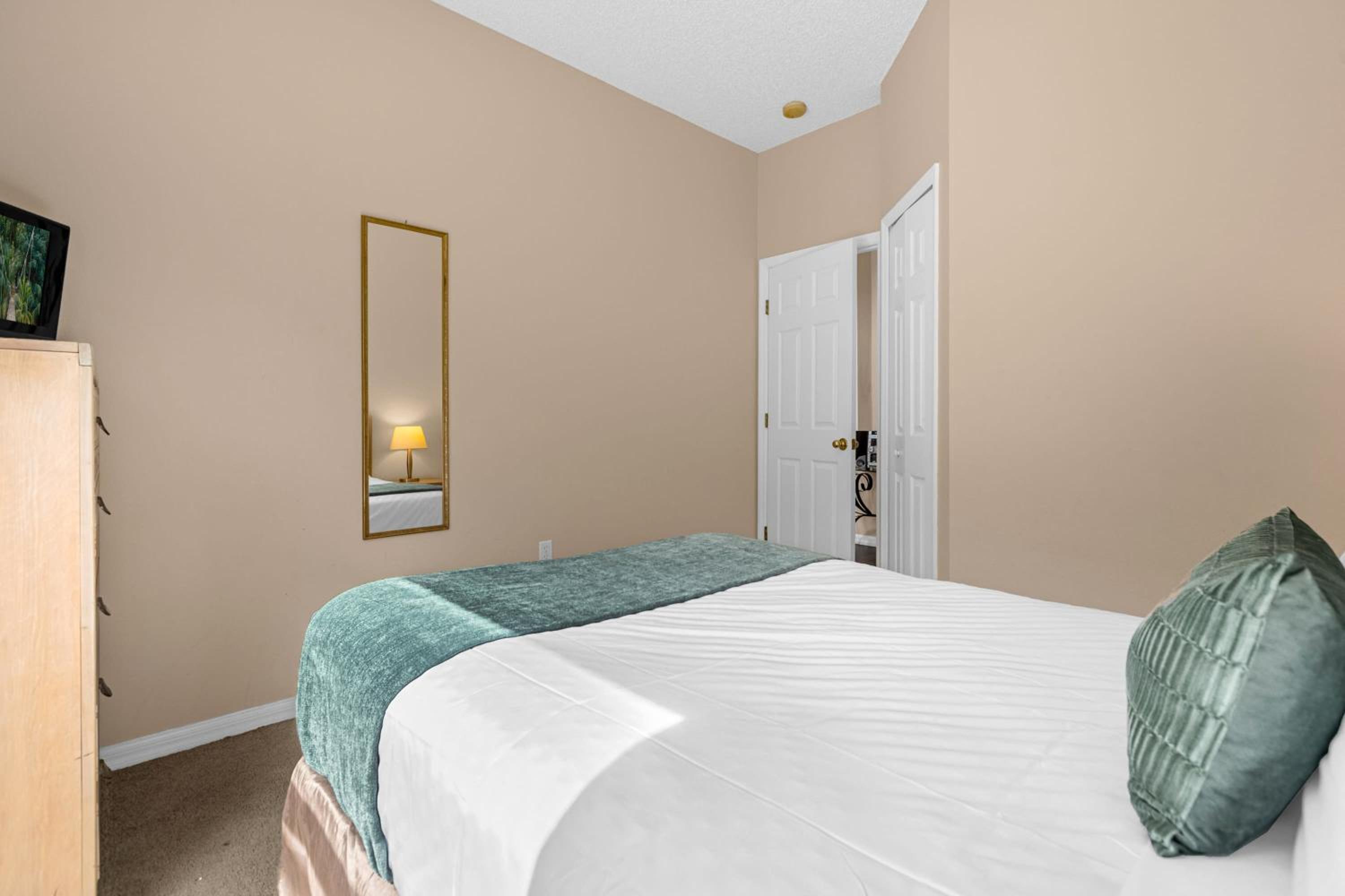 Upstay Home w Pool Hot Tub & Patio - Pet Friendly