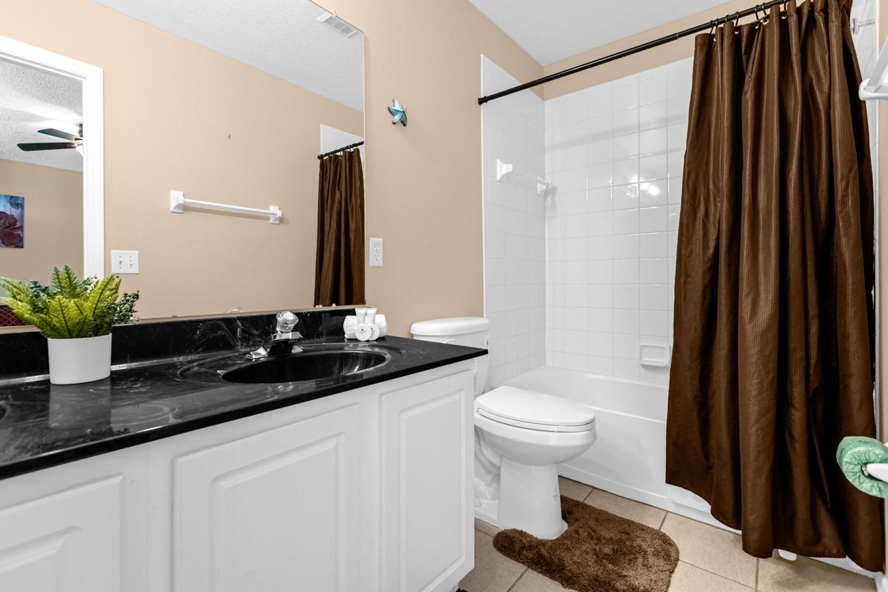 Upstay Home w Pool Hot Tub & Patio - Pet Friendly