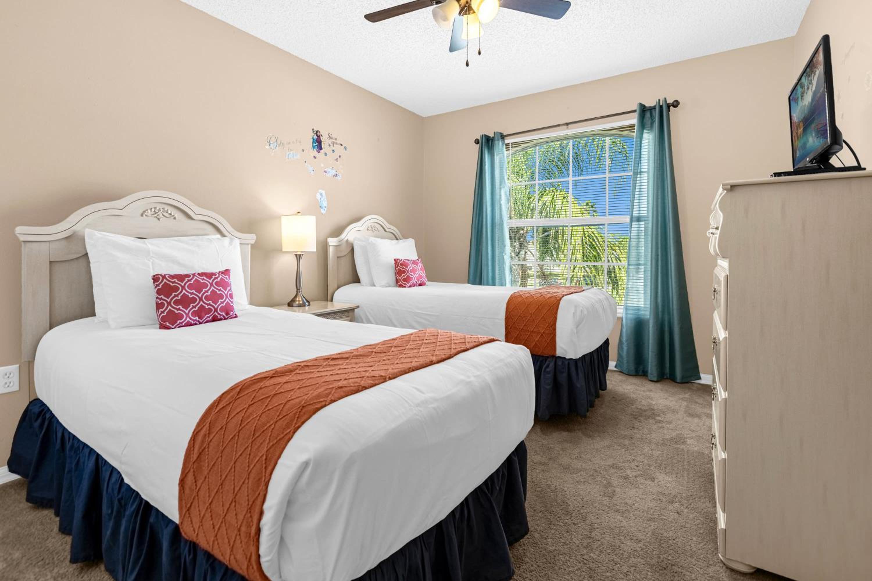 Upstay Home w Pool Hot Tub & Patio - Pet Friendly