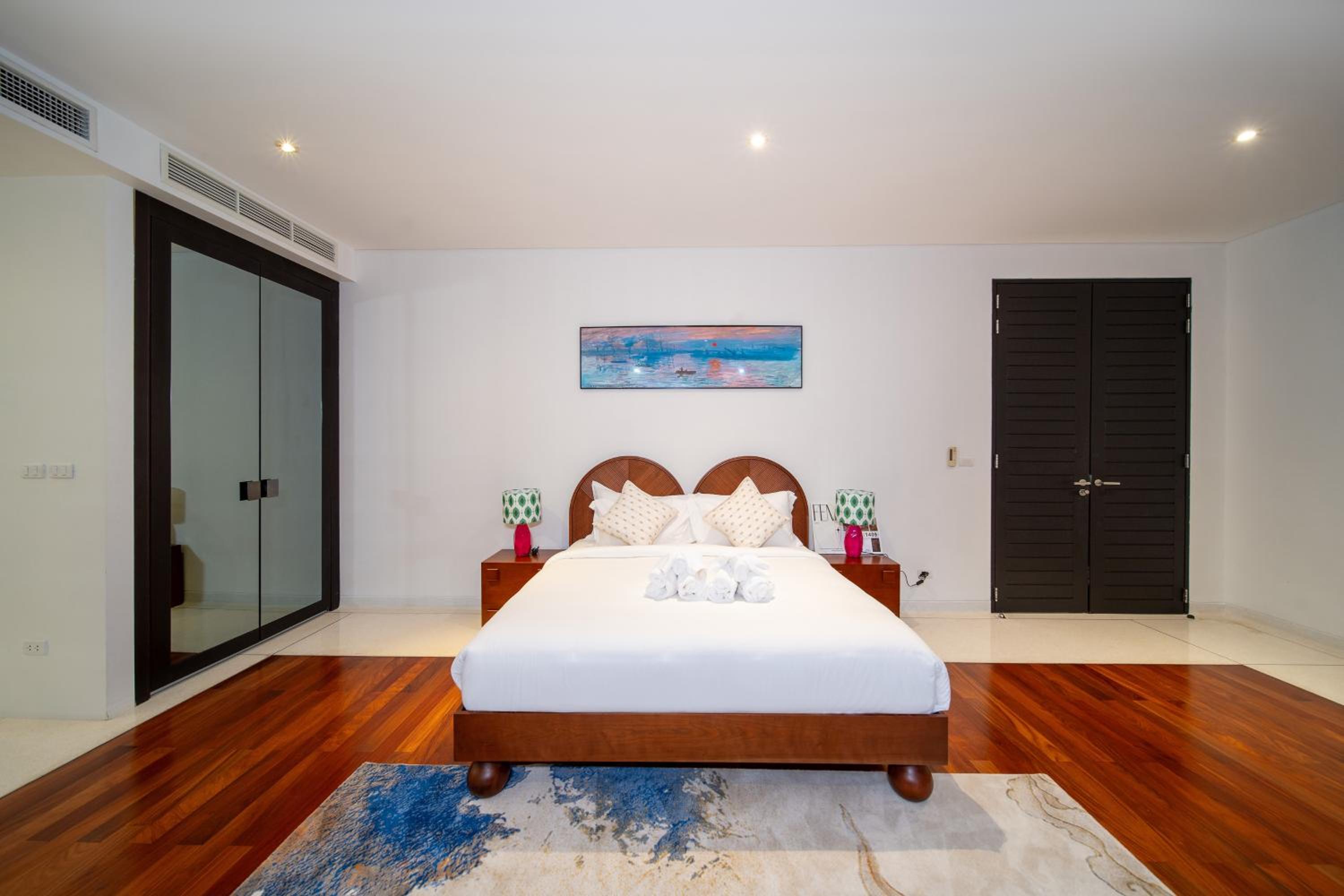 Villa Serenity -30 meter Pool & 6 Bedroom with Cinema Room and Gym