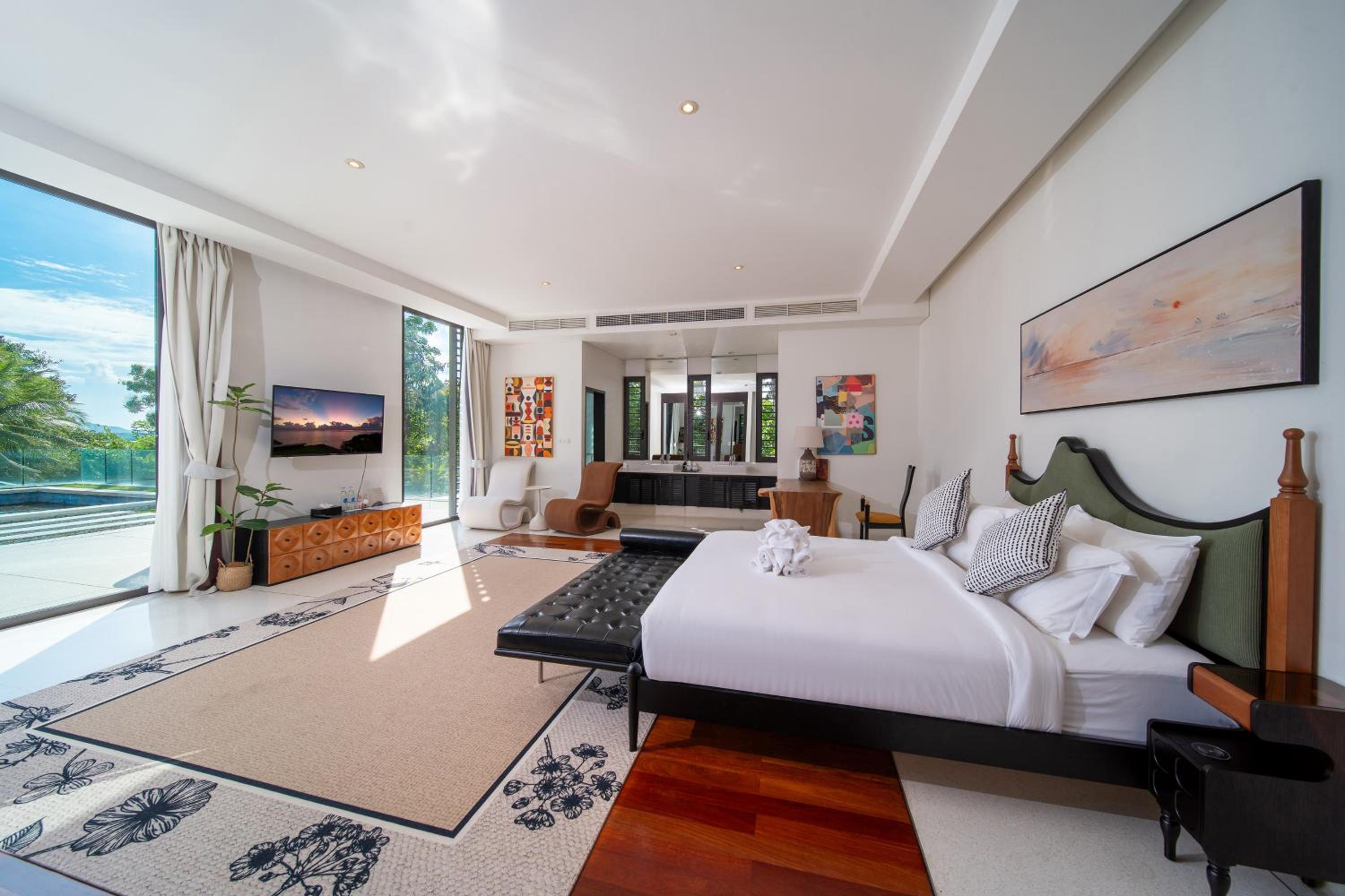 Villa Serenity -30 meter Pool & 6 Bedroom with Cinema Room and Gym