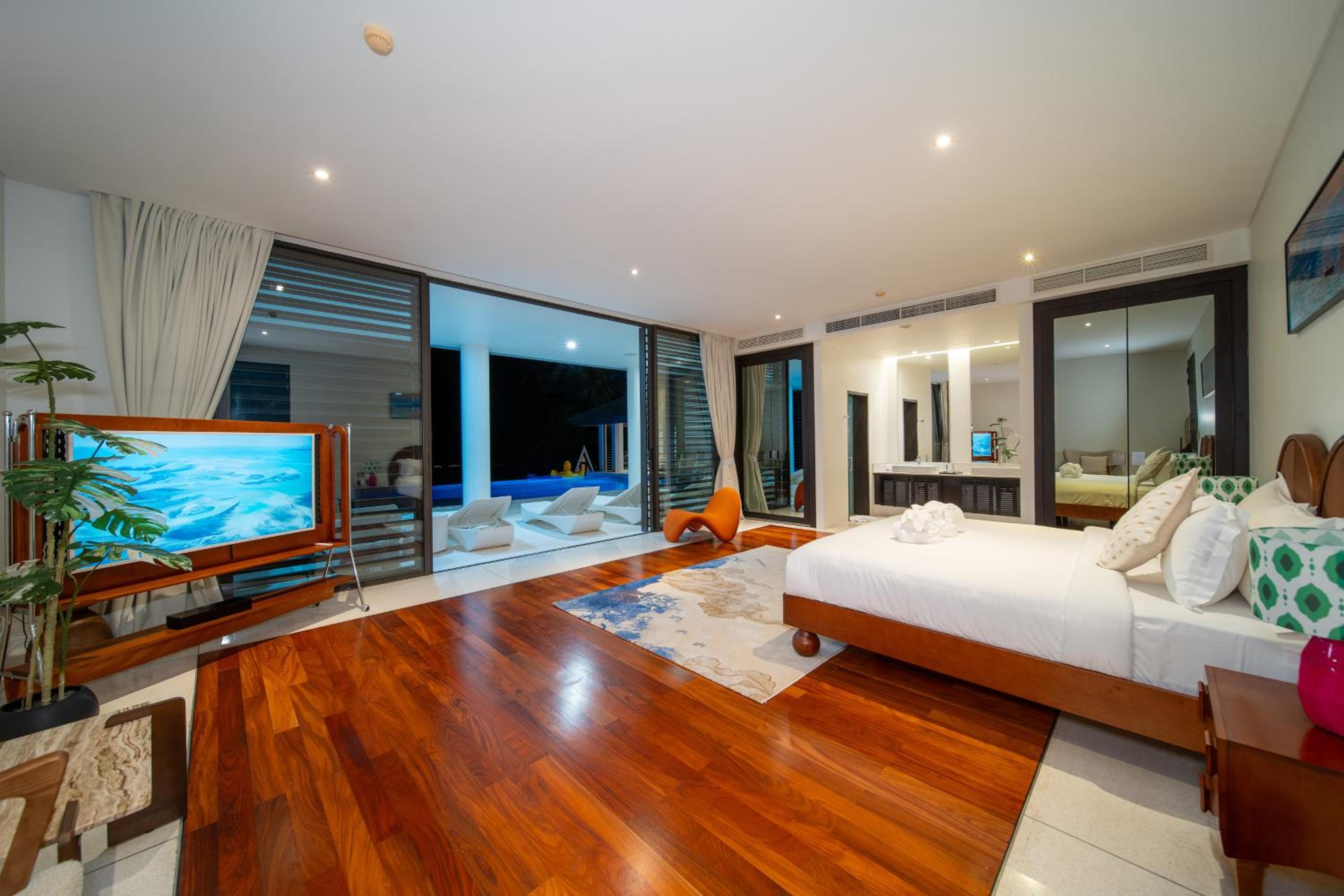 Villa Serenity -30 meter Pool & 6 Bedroom with Cinema Room and Gym
