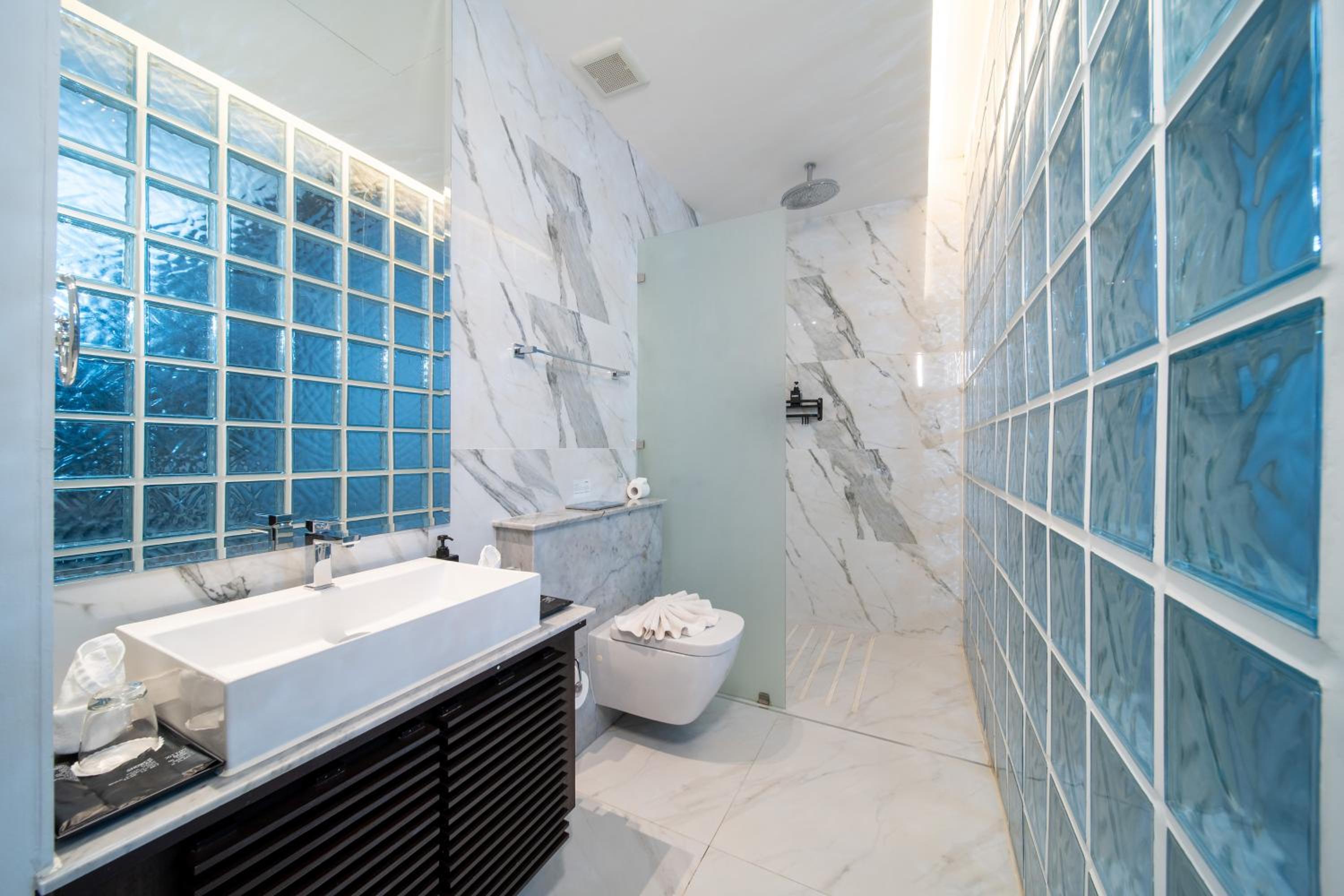 Villa Serenity -30 meter Pool & 6 Bedroom with Cinema Room and Gym