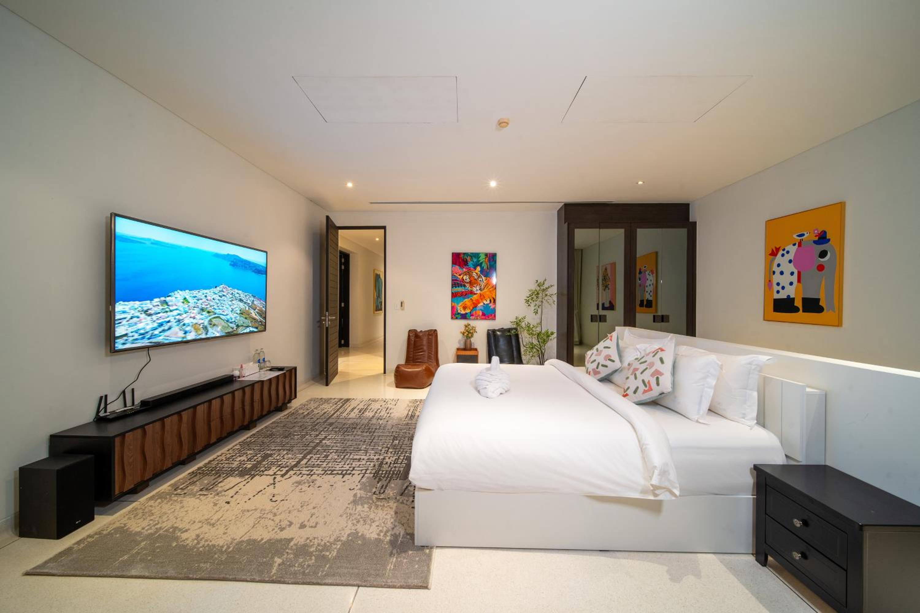 Villa Serenity -30 meter Pool & 6 Bedroom with Cinema Room and Gym