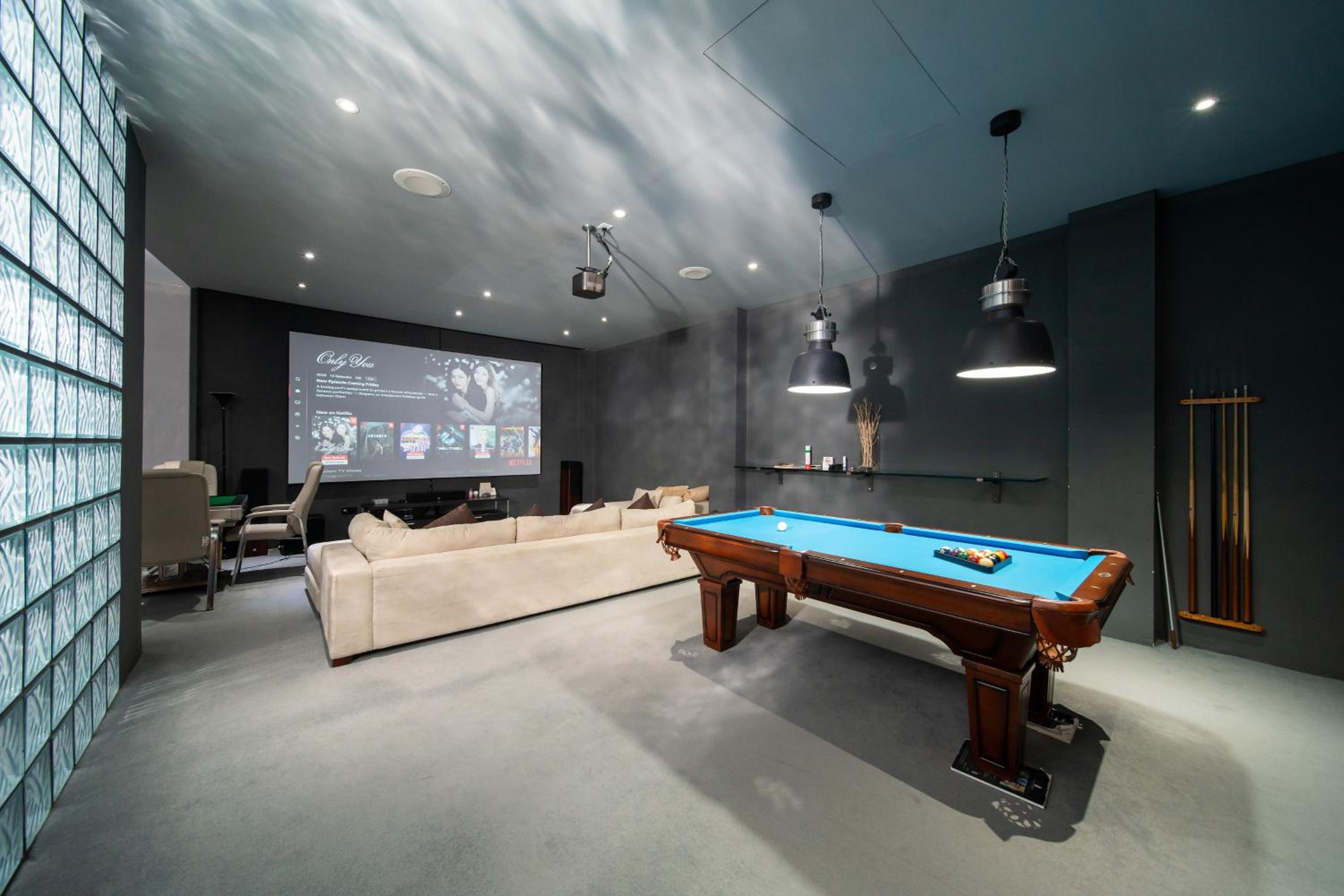 Villa Serenity -30 meter Pool & 6 Bedroom with Cinema Room and Gym